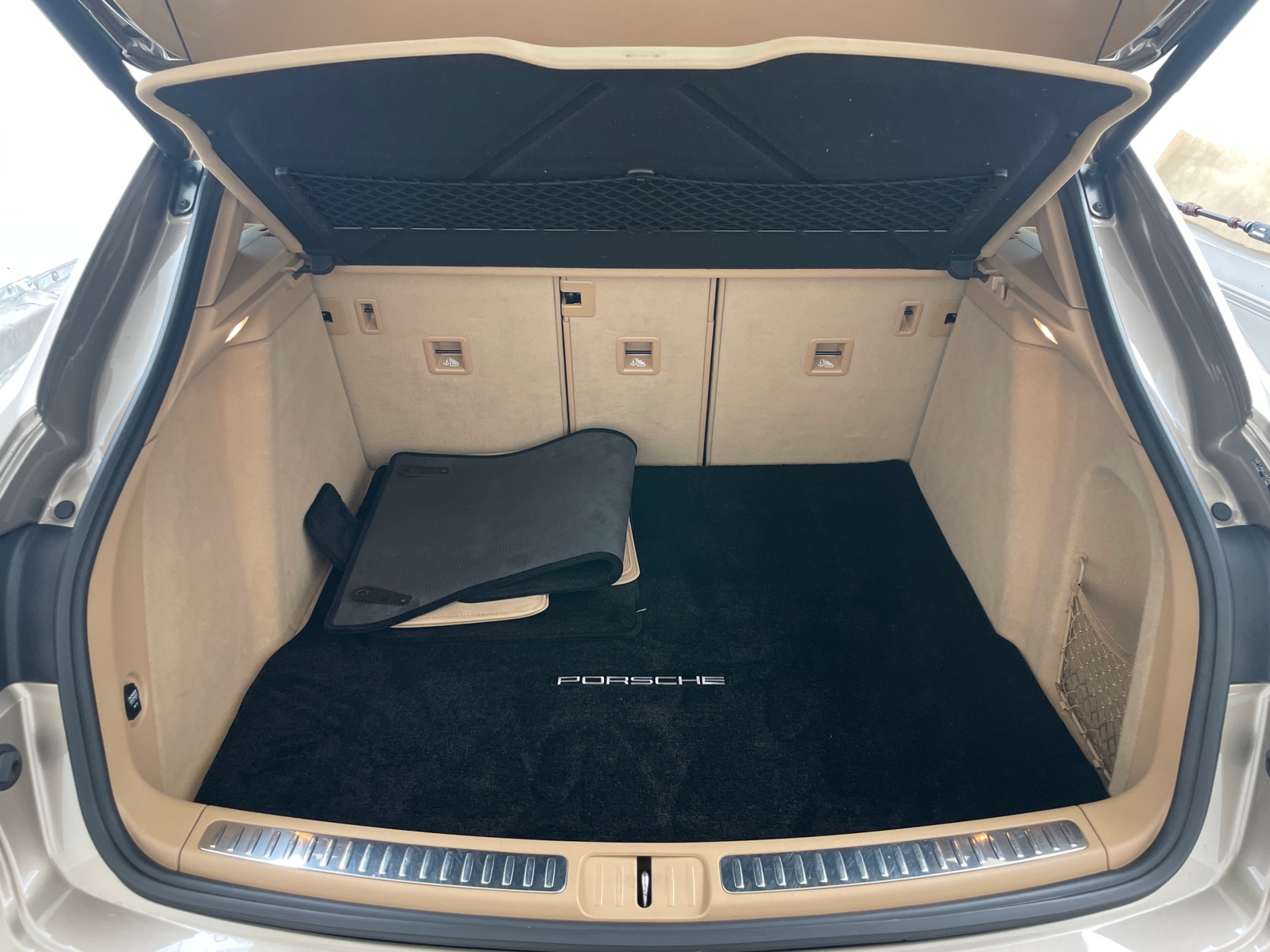 Thumbnail: 2015 Porsche Macan - 6