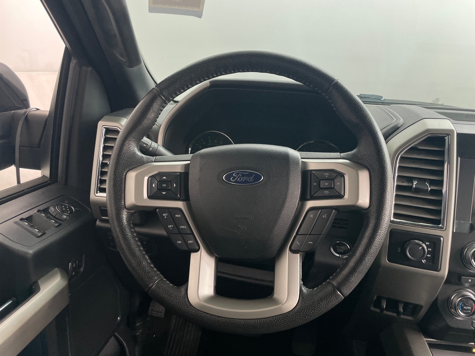 Thumbnail: 2015 Ford Econoline - 4