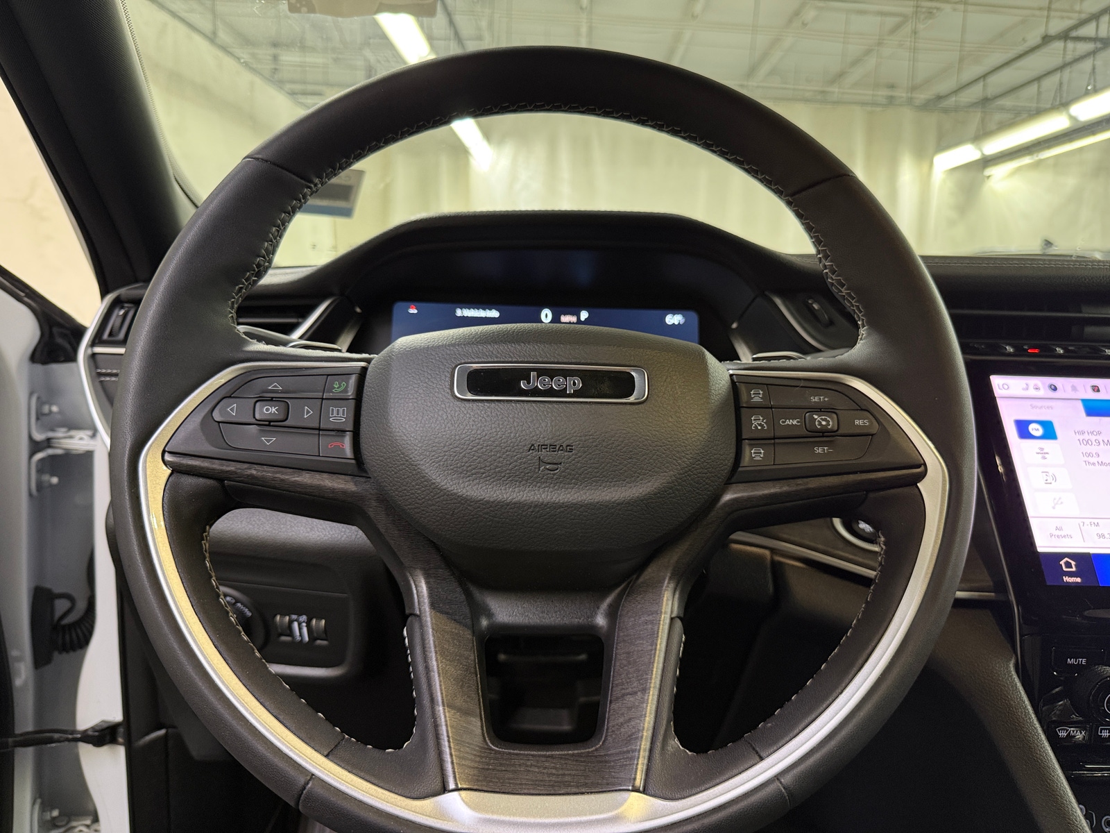 Thumbnail: 2025 Jeep Grand Cherokee L - 4