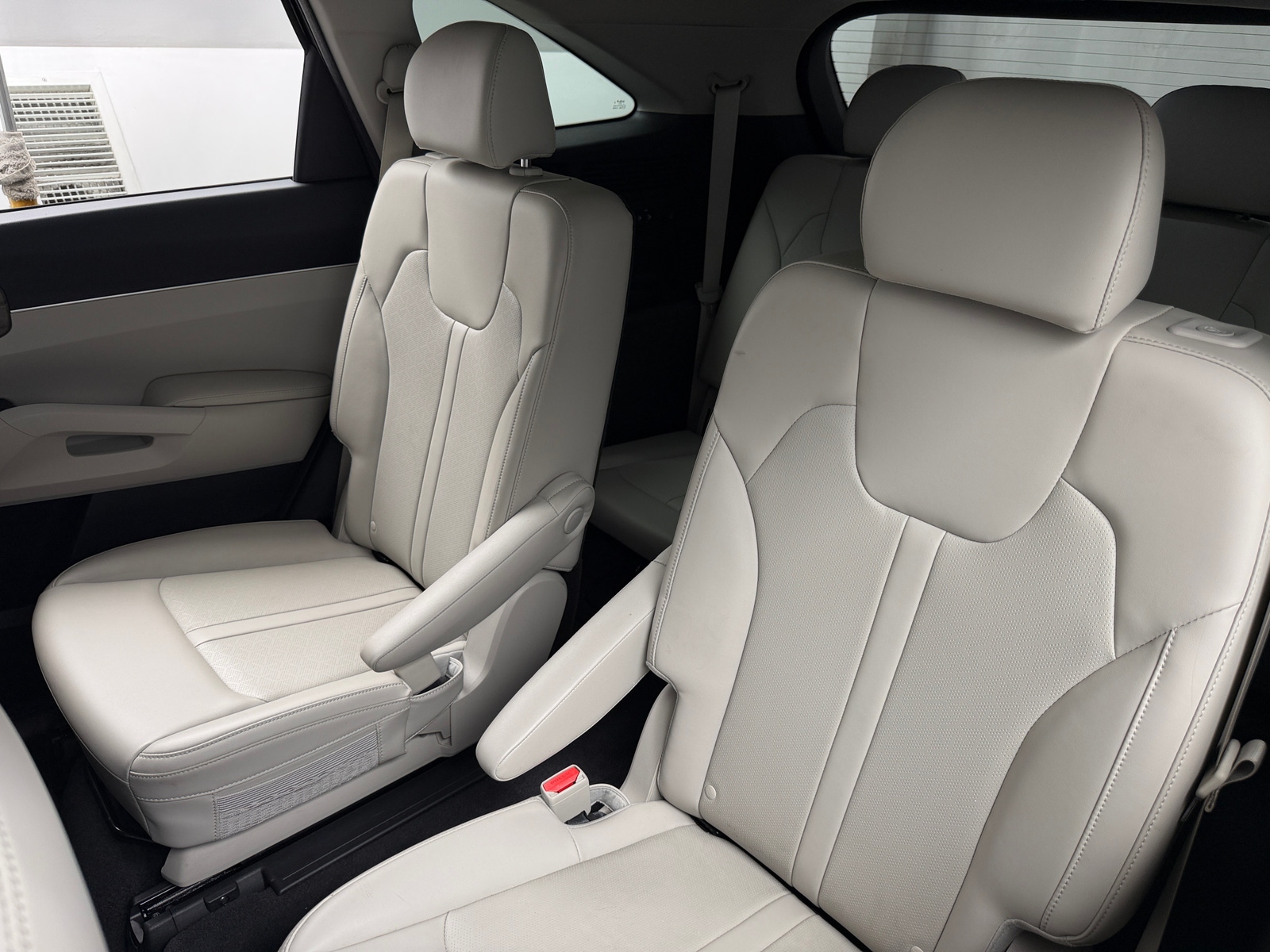 Thumbnail: 2023 Kia Sorento - 5