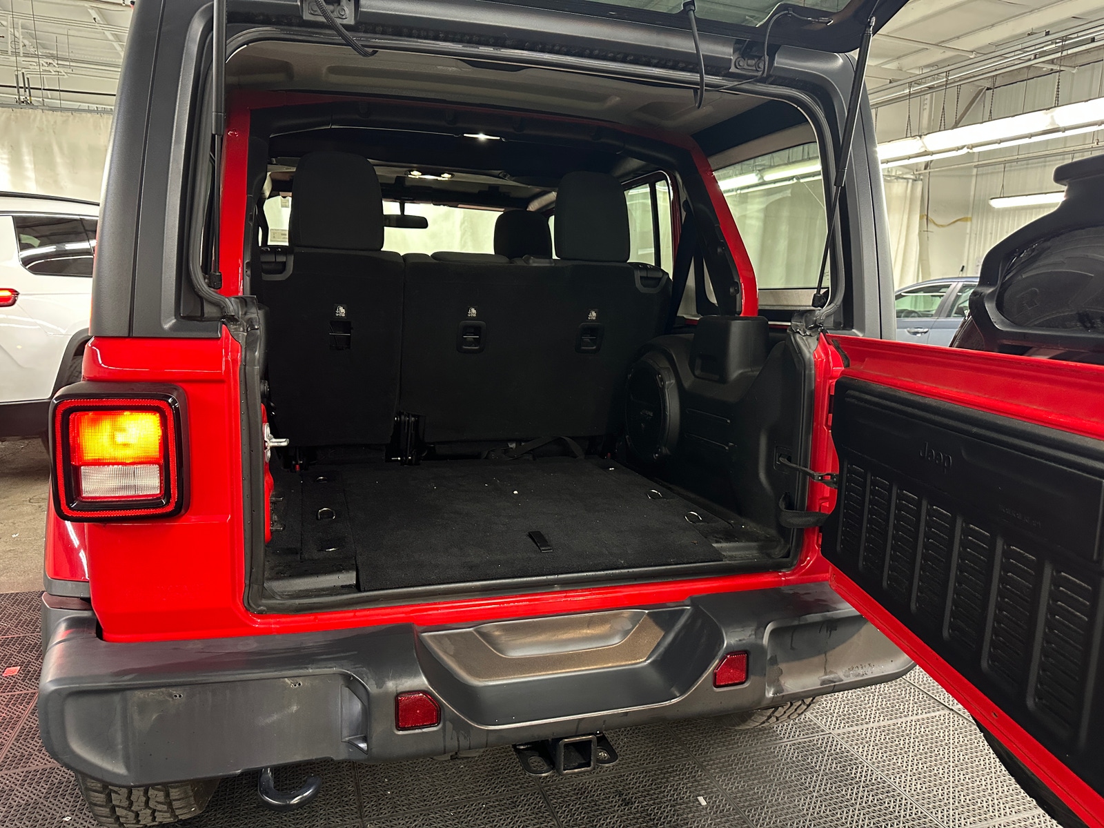 Thumbnail: 2018 Jeep Wrangler - 7