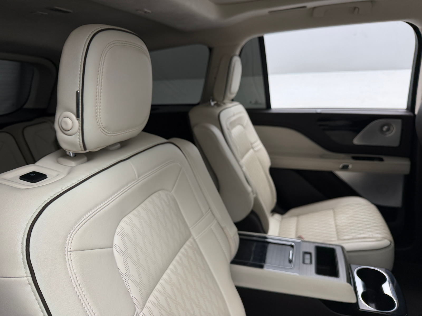 Thumbnail: 2020 Lincoln Aviator - 5