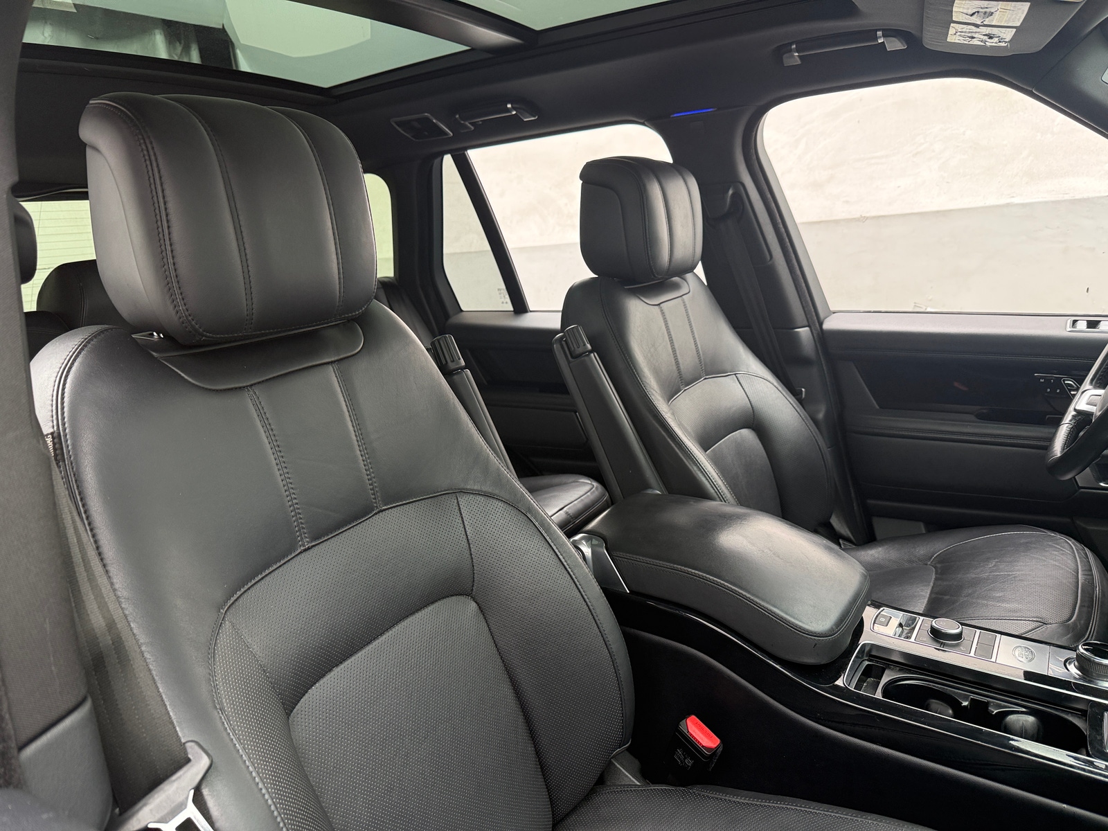 Thumbnail: 2019 Land Rover Range Rover - 2