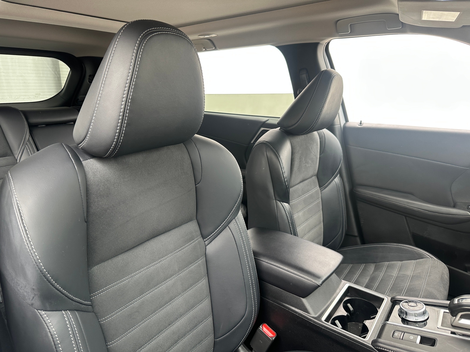 Thumbnail: 2024 Mitsubishi Outlander - 2