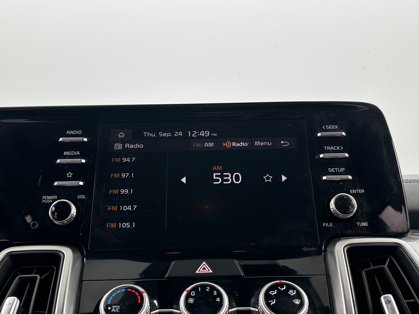 Thumbnail: 2023 Kia Sorento - 4