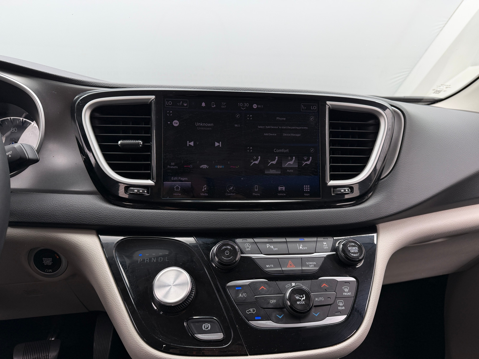 Thumbnail: 2024 Chrysler Pacifica - 3