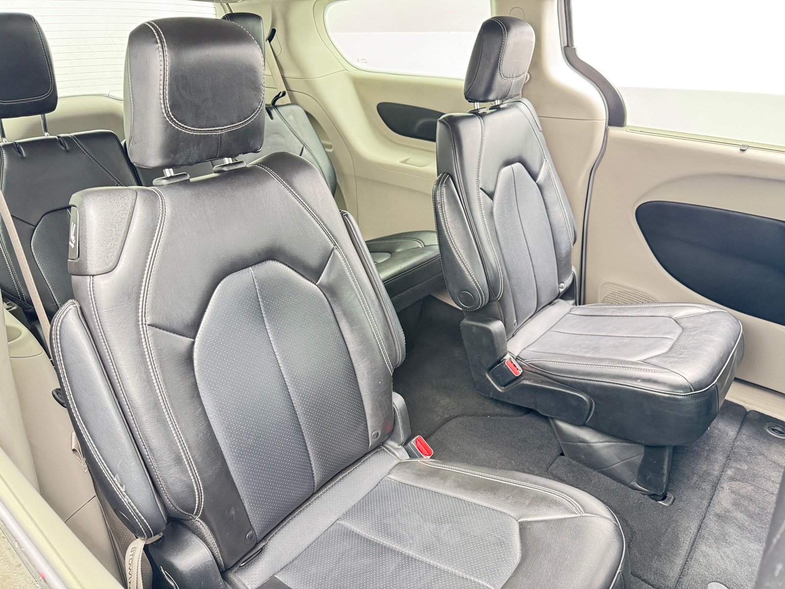 Thumbnail: 2023 Chrysler Pacifica - 5