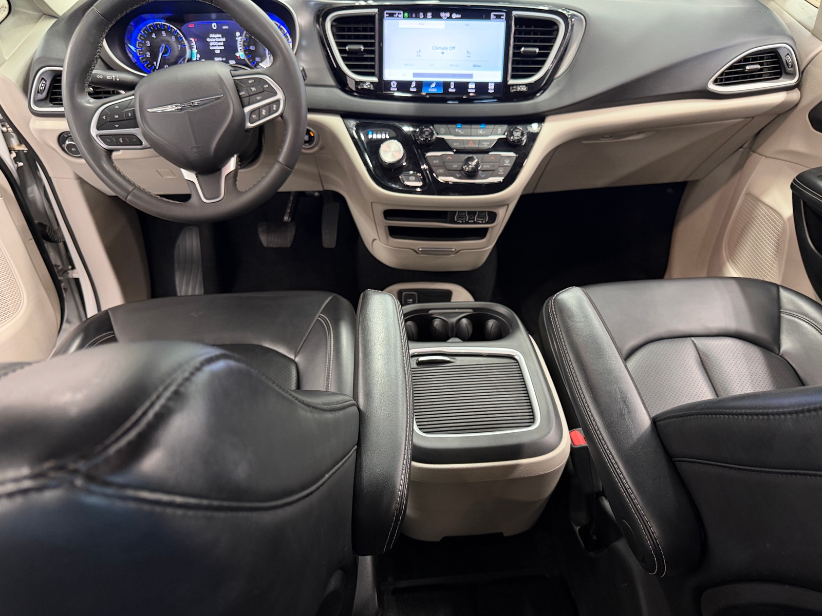 Thumbnail: 2023 Chrysler Pacifica - 2