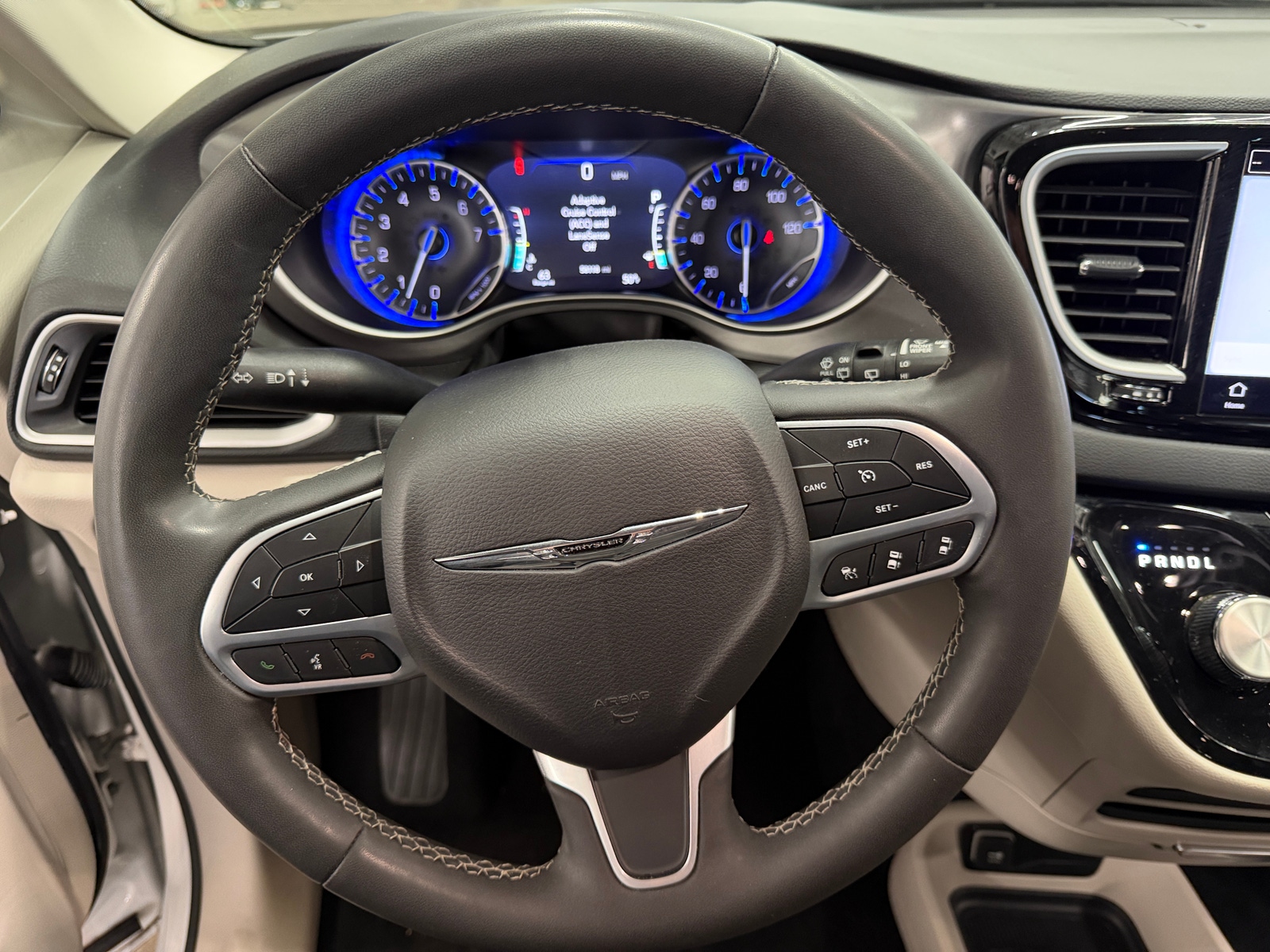 Thumbnail: 2023 Chrysler Pacifica - 4