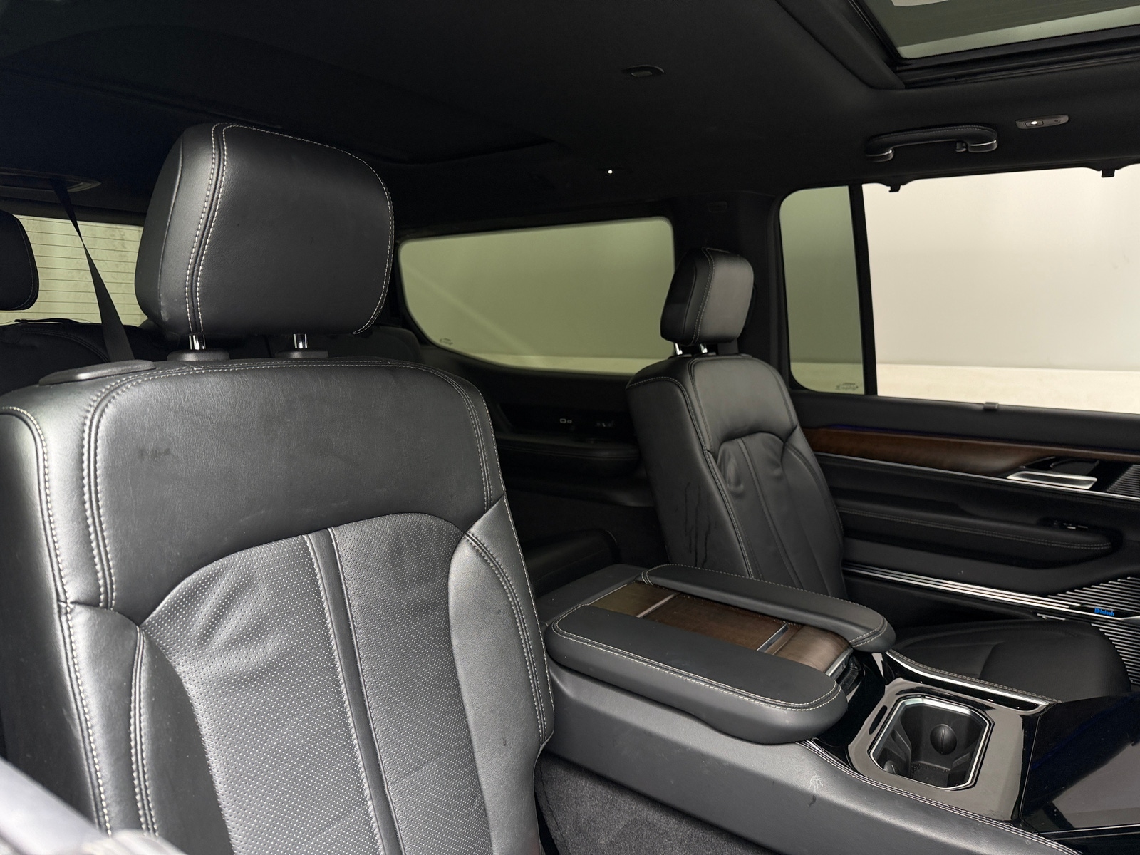 Thumbnail: 2023 Jeep Grand Wagoneer - 5