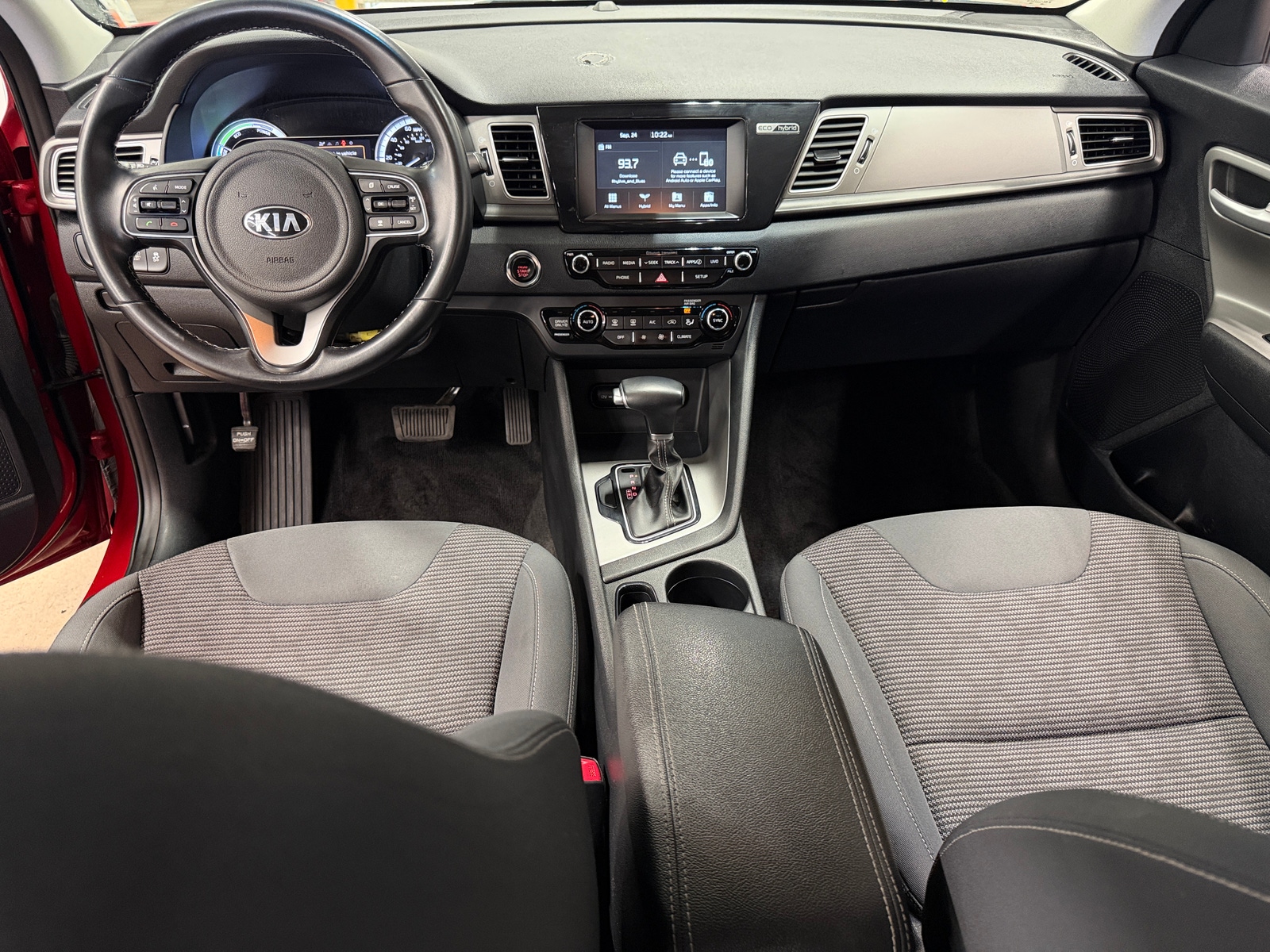 Thumbnail: 2019 Kia Niro - 3