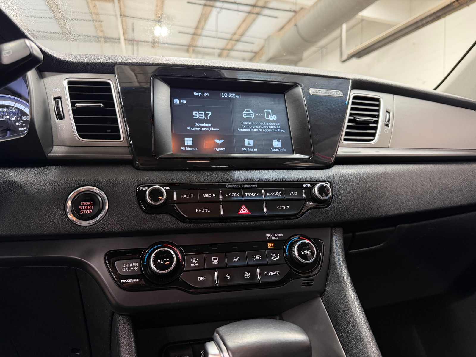 Thumbnail: 2019 Kia Niro - 4