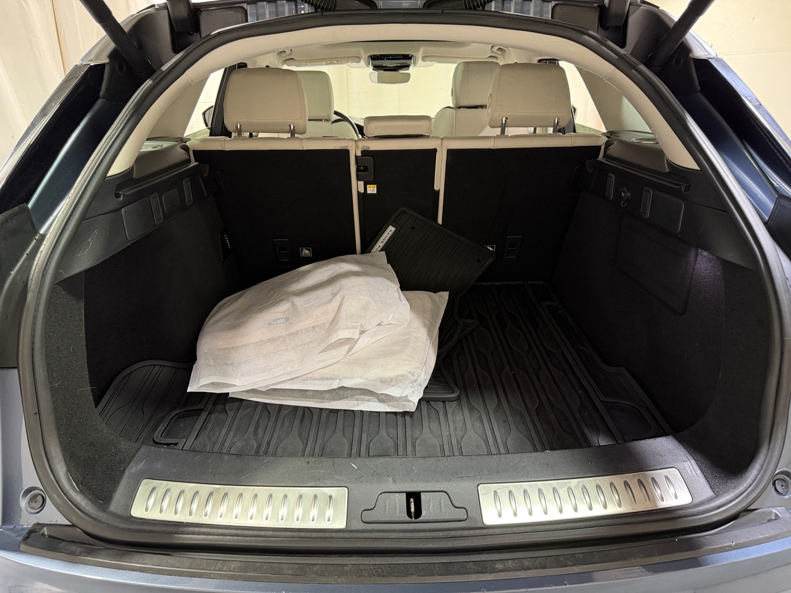 Thumbnail: 2020 Land Rover Range Rover Velar - 6