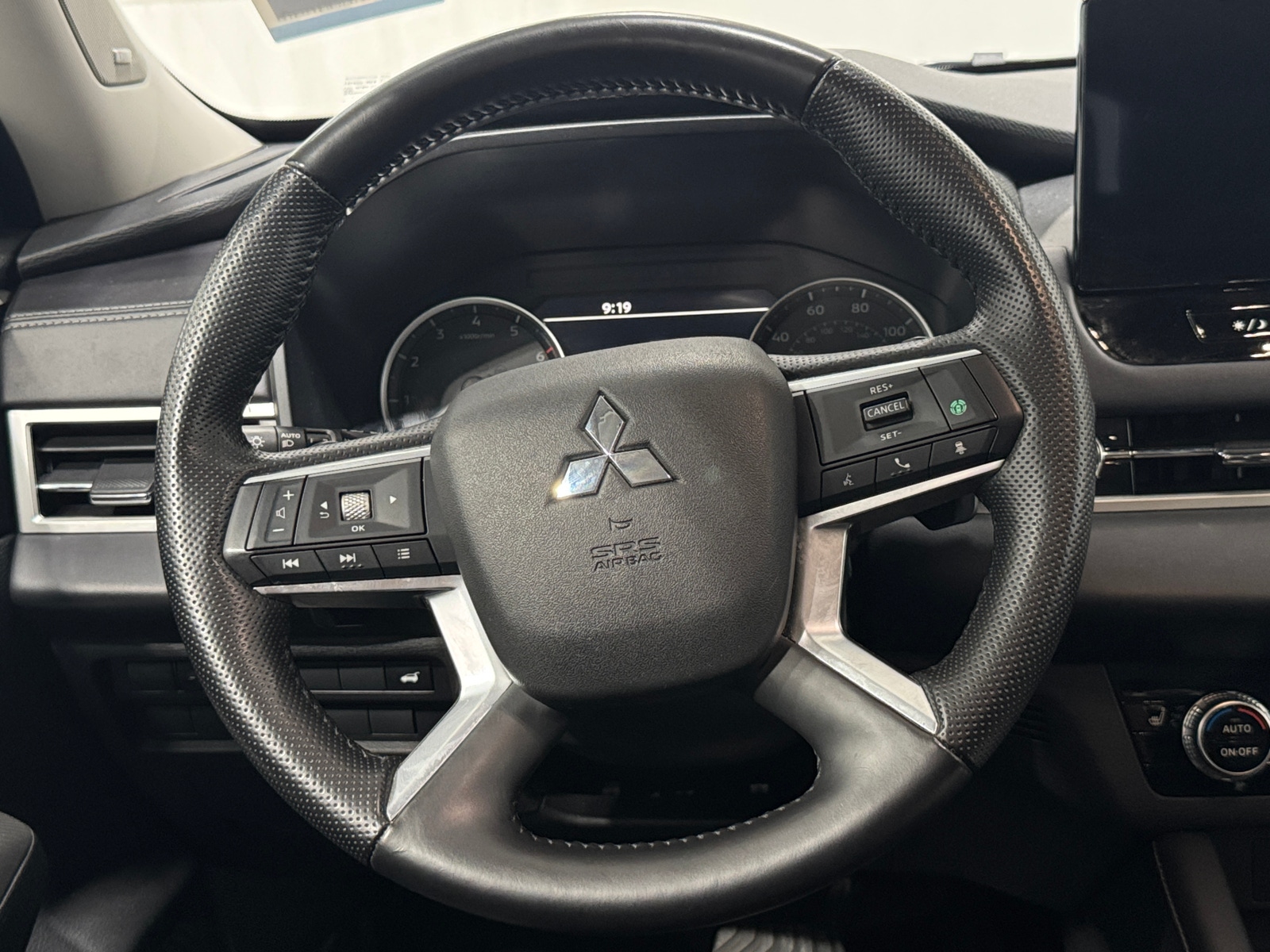 Thumbnail: 2025 Mitsubishi Outlander - 5