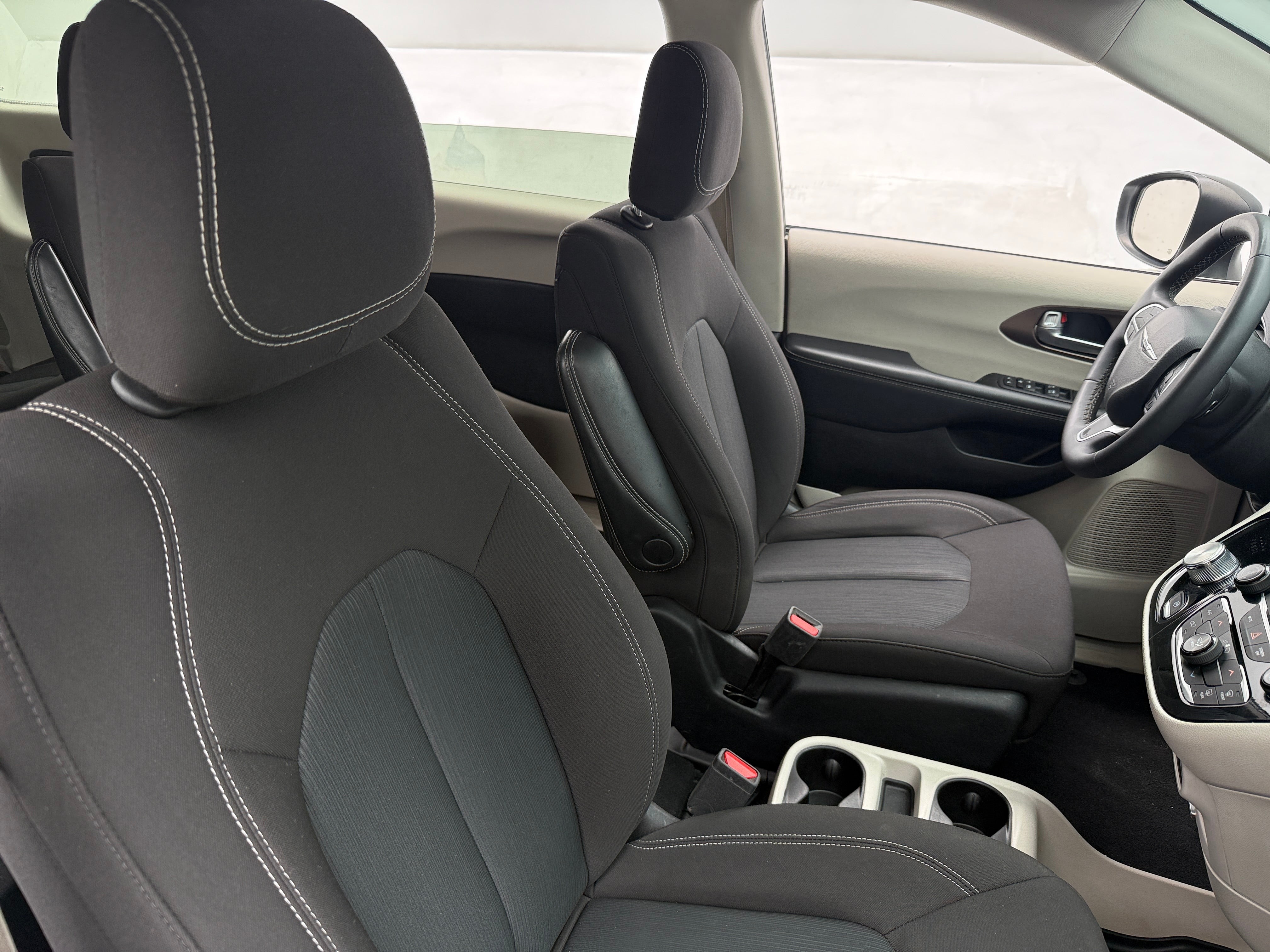 2024 Chrysler Voyager