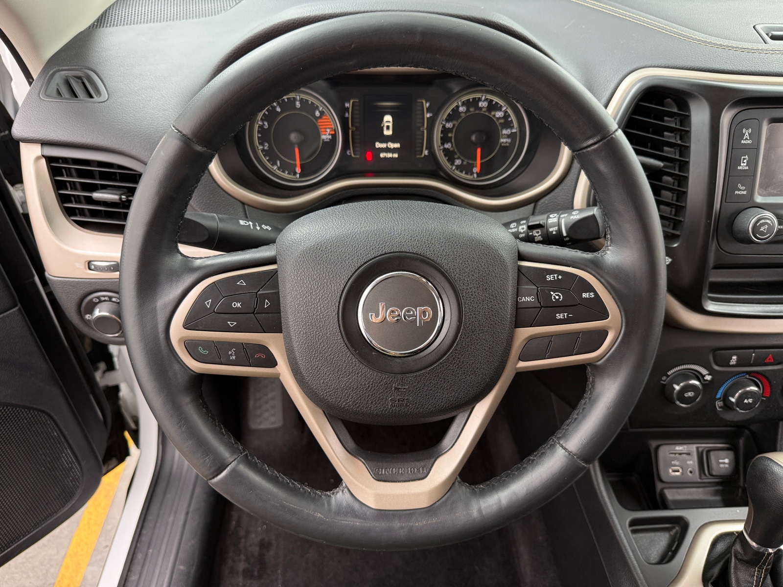 Thumbnail: 2017 Jeep Cherokee - 5