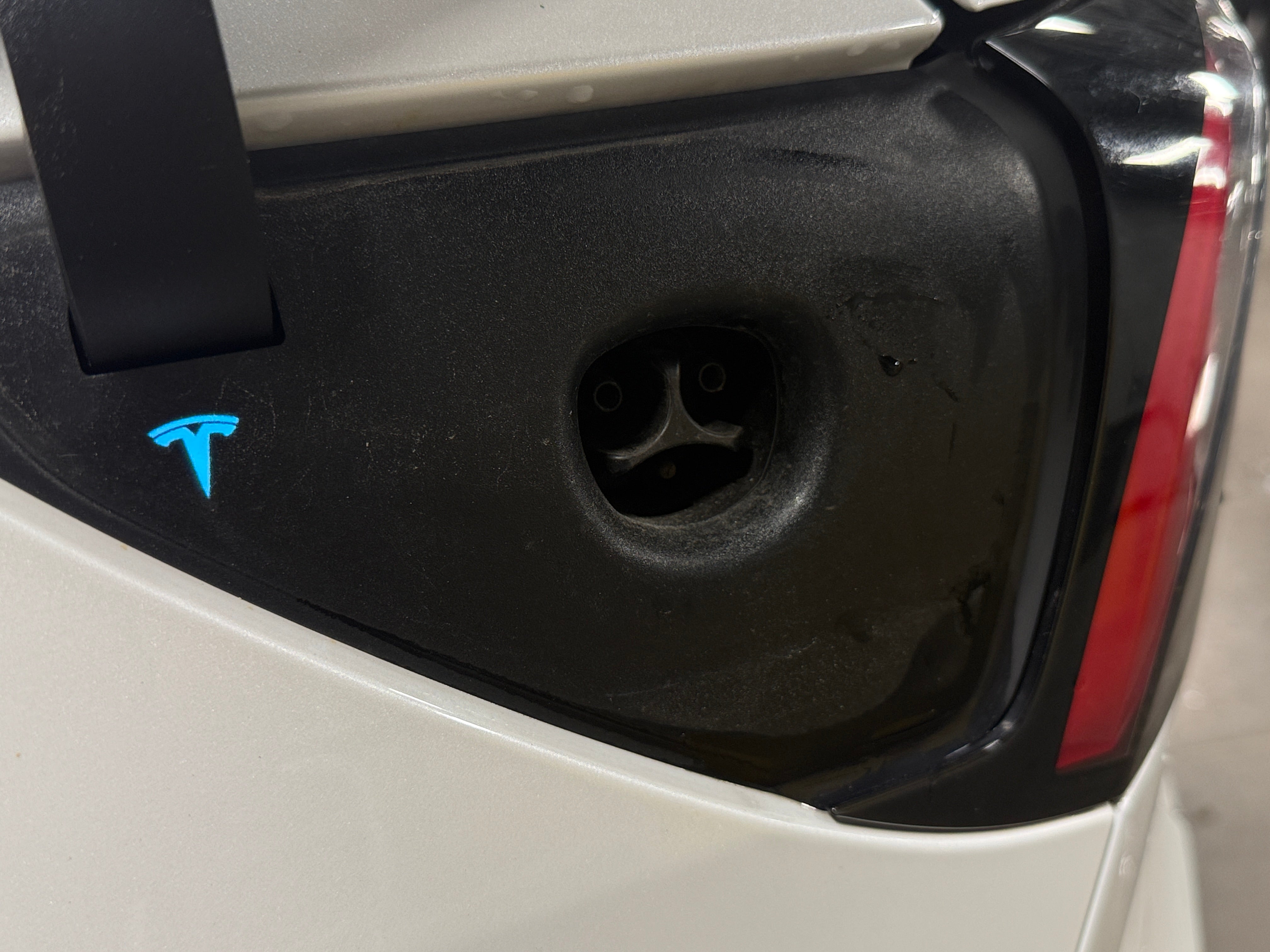 Used 2020 Tesla Model Y Performance with VIN 5YJYGDEF1LF037681 for sale in Oak Creek, WI