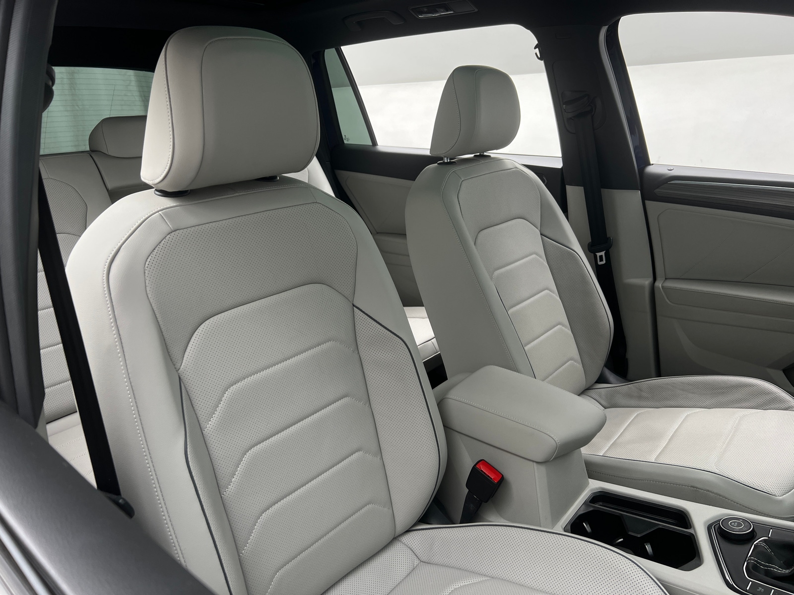 Thumbnail: 2023 Volkswagen Tiguan - 2