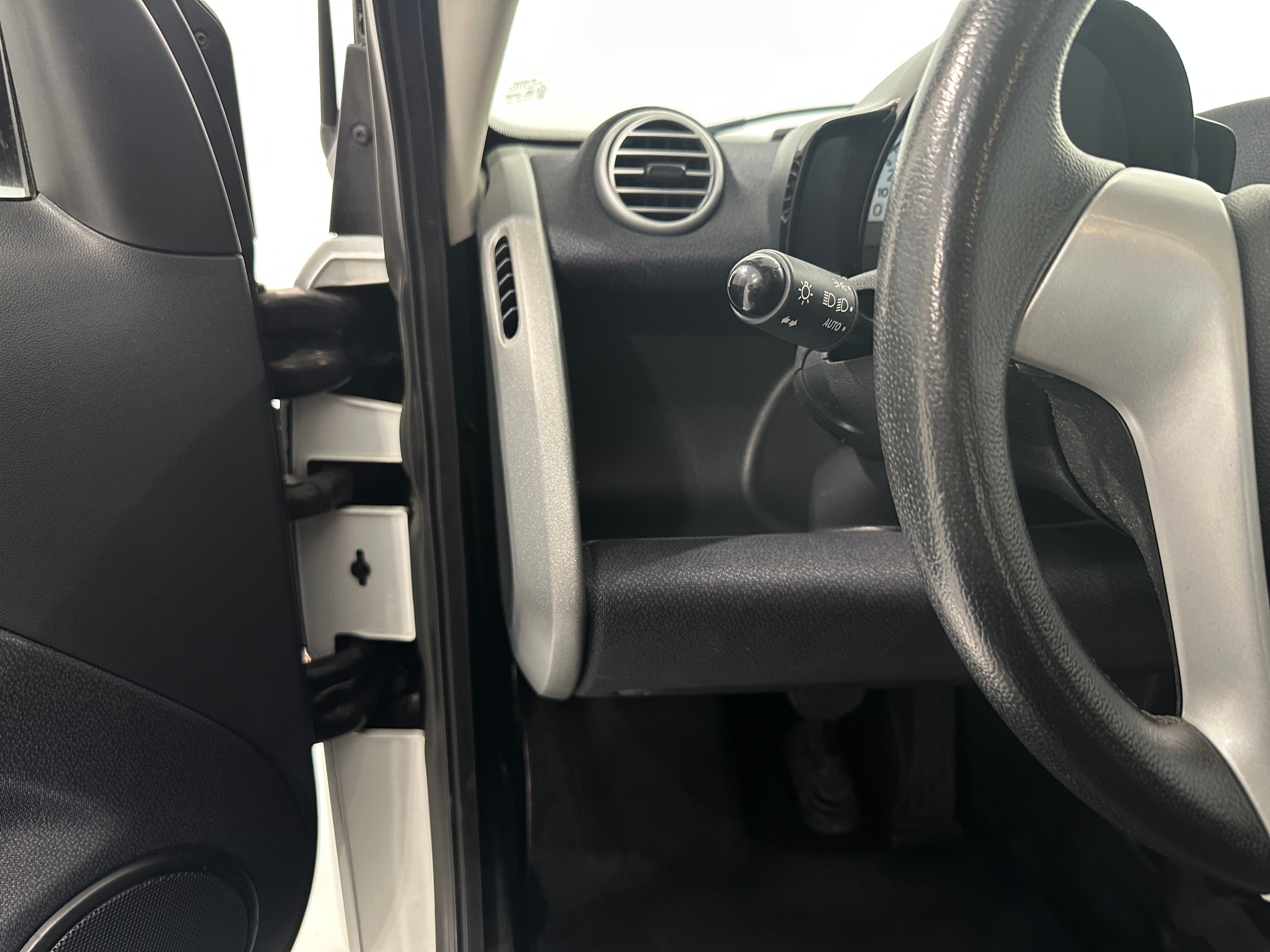 Used 2013 smart fortwo passion with VIN WMEEJ3BAXDK670760 for sale in South Chesterfield, VA