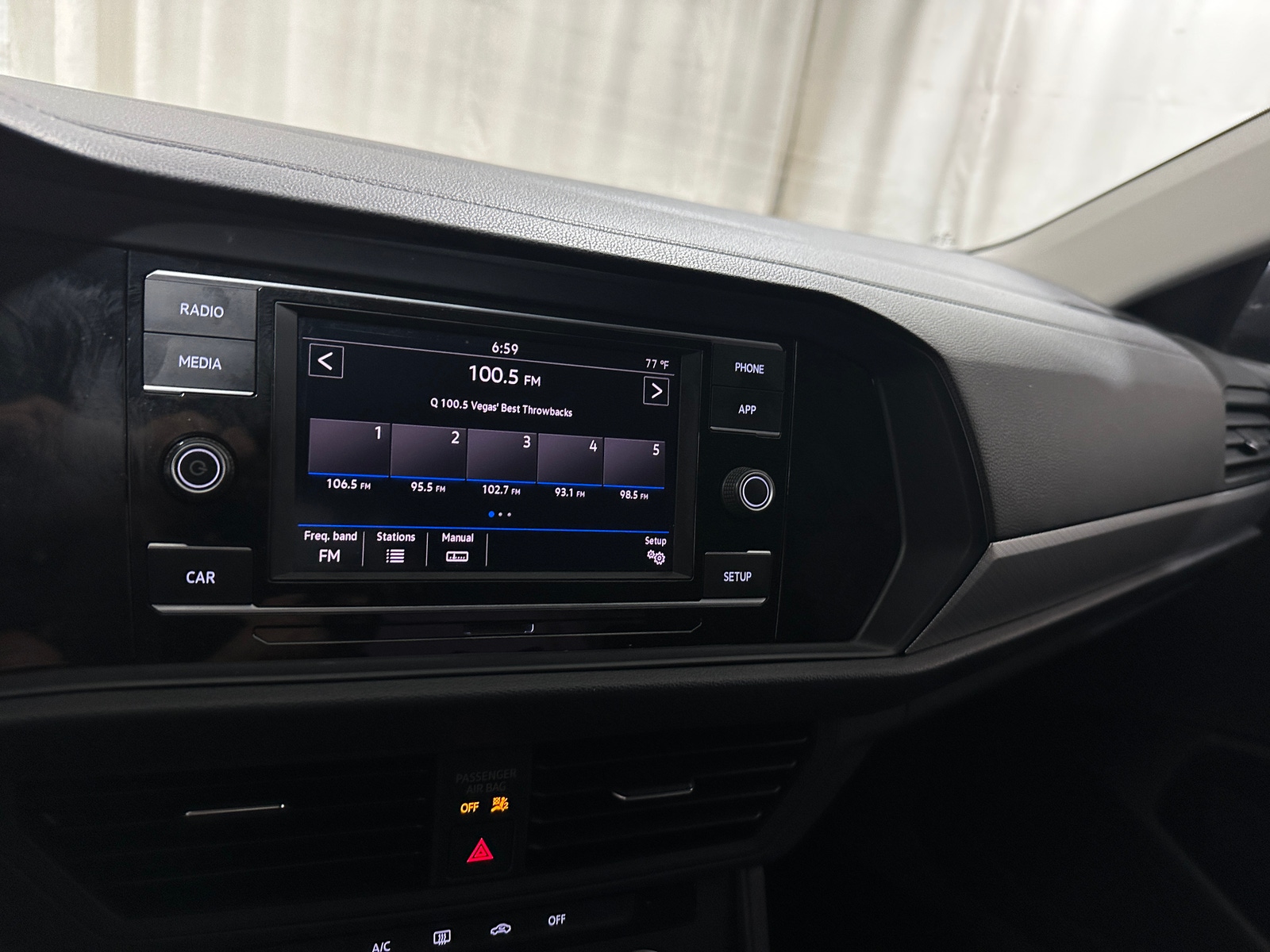 Thumbnail: 2019 Volkswagen Jetta - 4