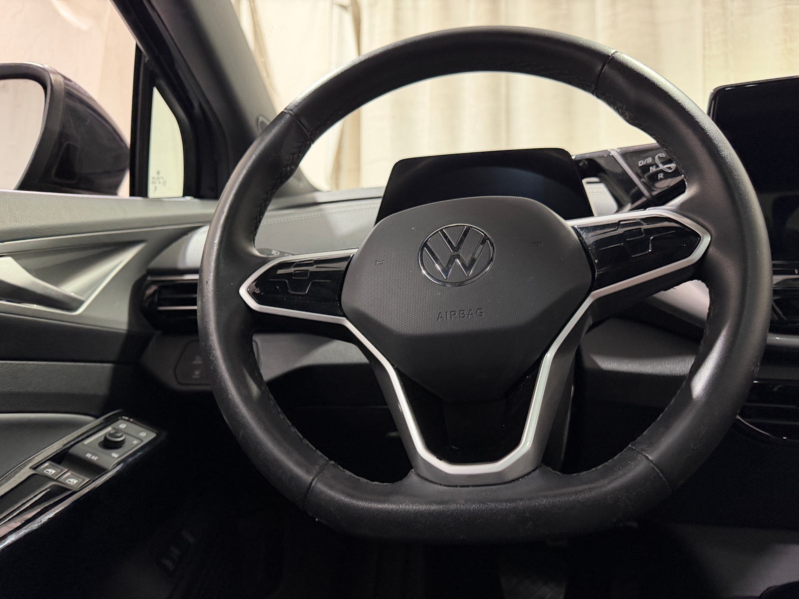 Thumbnail: 2023 Volkswagen ID.4 - 4
