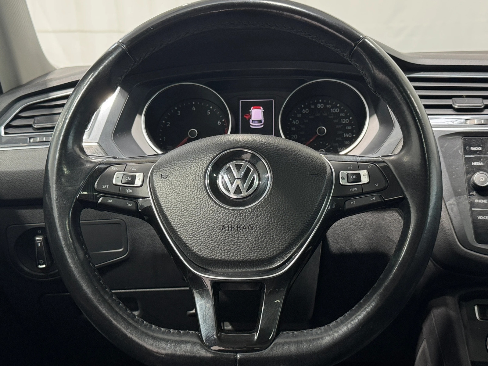 Thumbnail: 2019 Volkswagen Tiguan - 4
