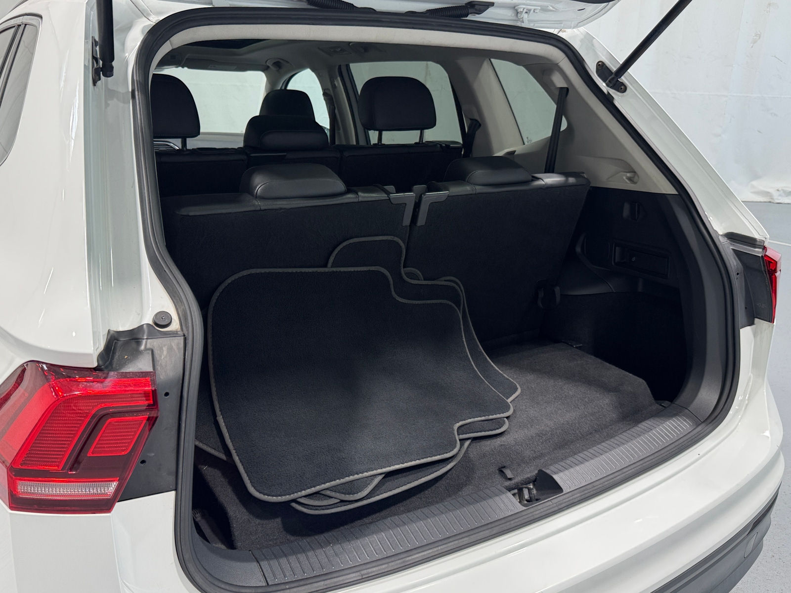Thumbnail: 2019 Volkswagen Tiguan - 6