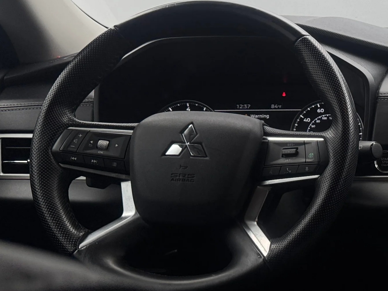 Thumbnail: 2024 Mitsubishi Outlander - 4