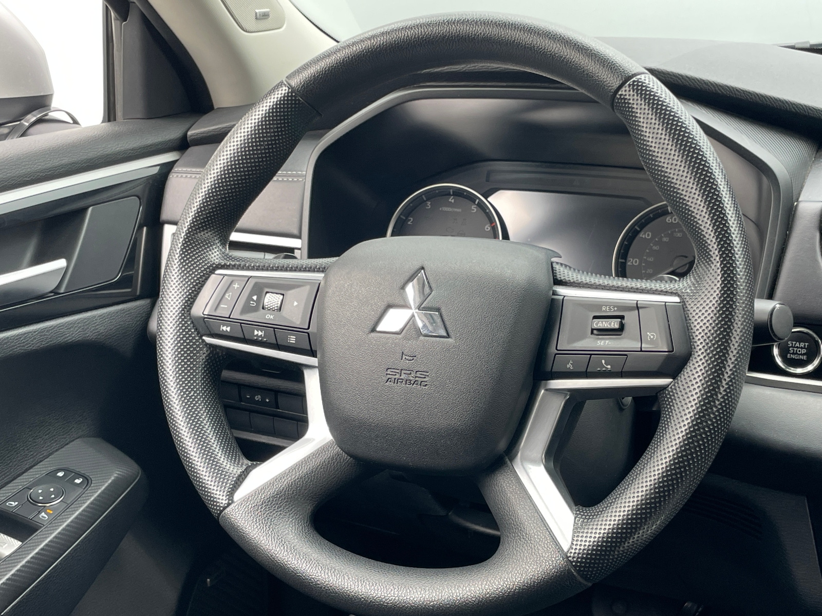 Thumbnail: 2025 Mitsubishi Outlander - 5