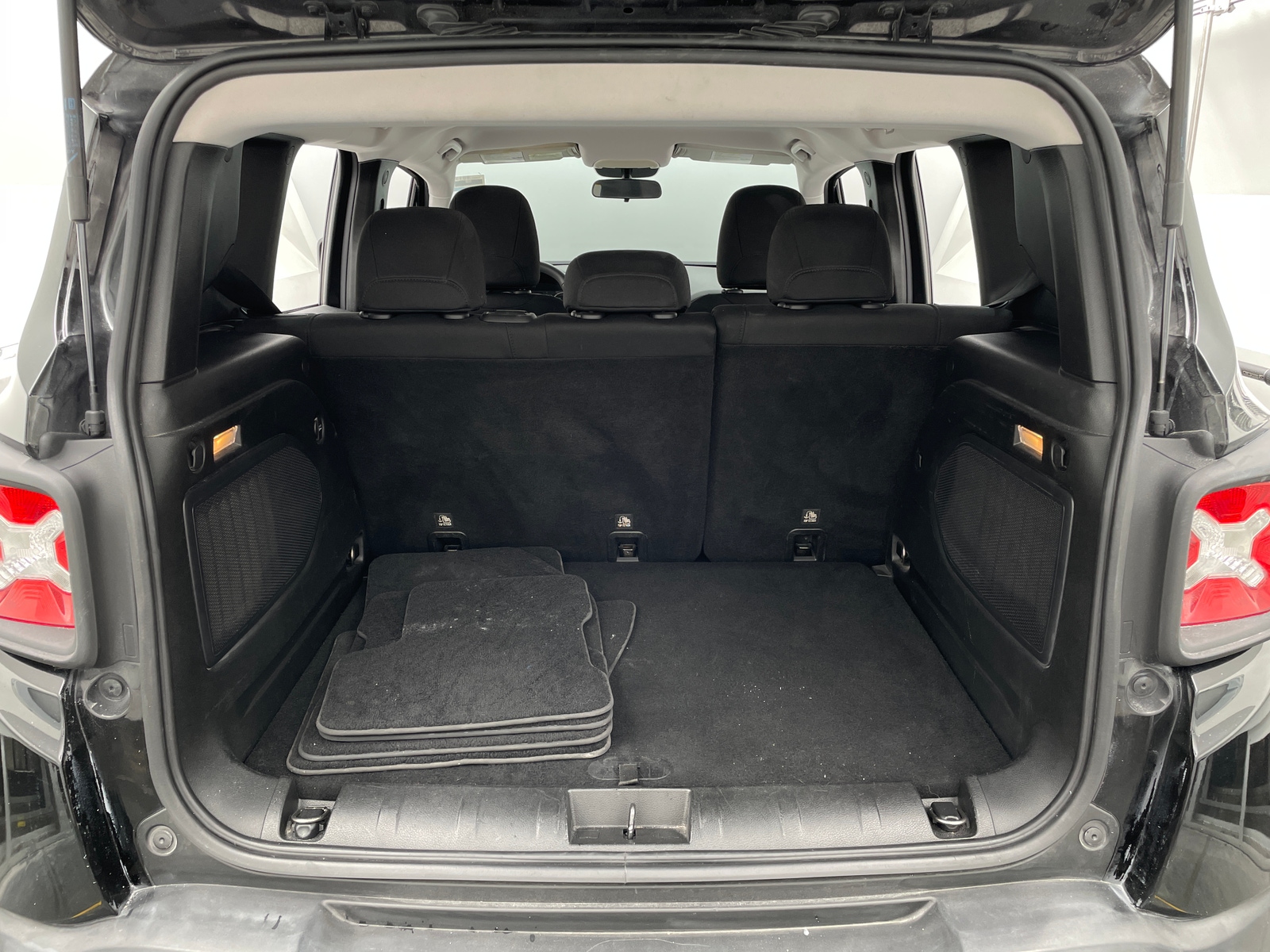 Thumbnail: 2015 Jeep Renegade - 7