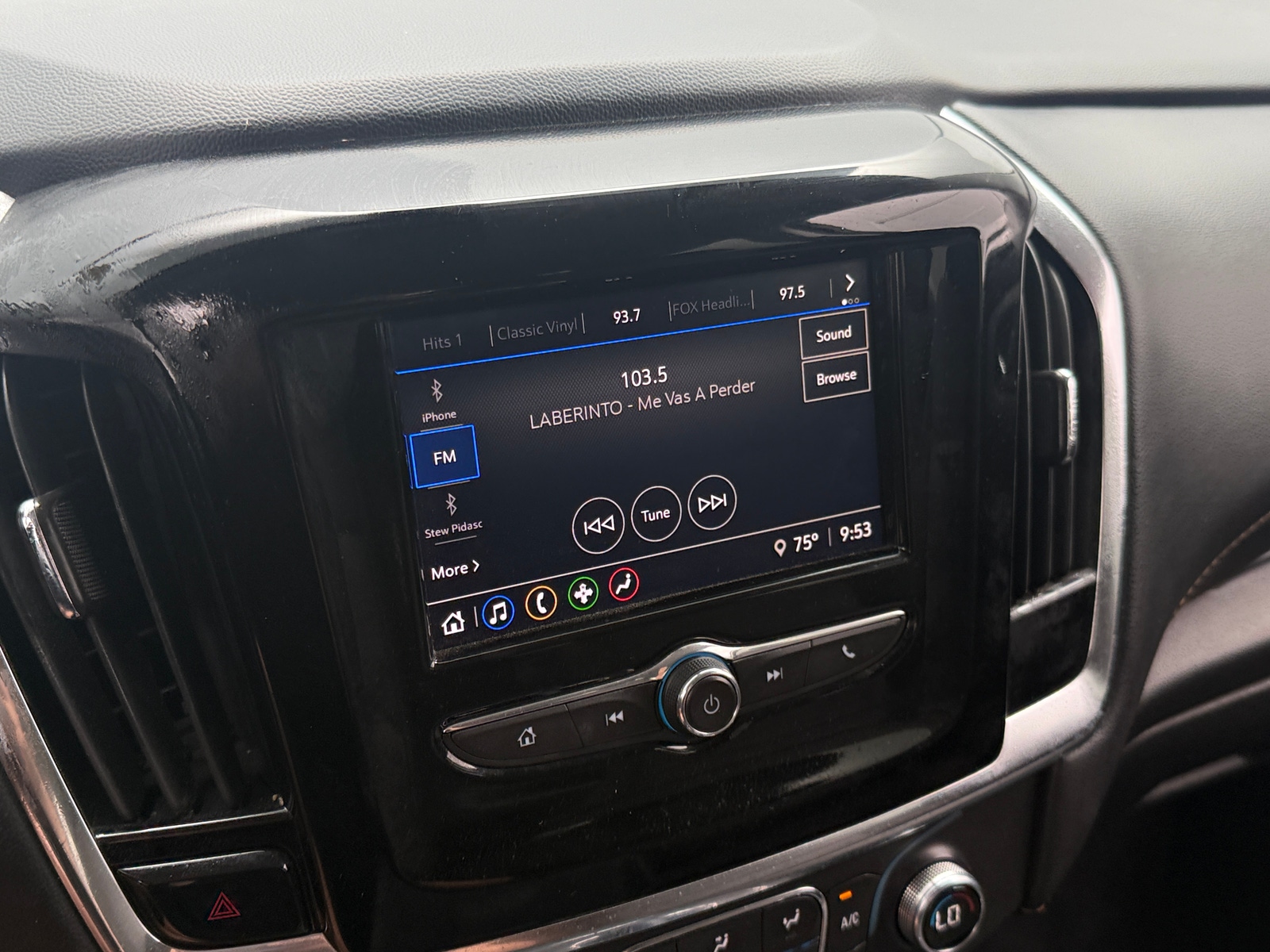 Thumbnail: 2021 Chevrolet Traverse - 4