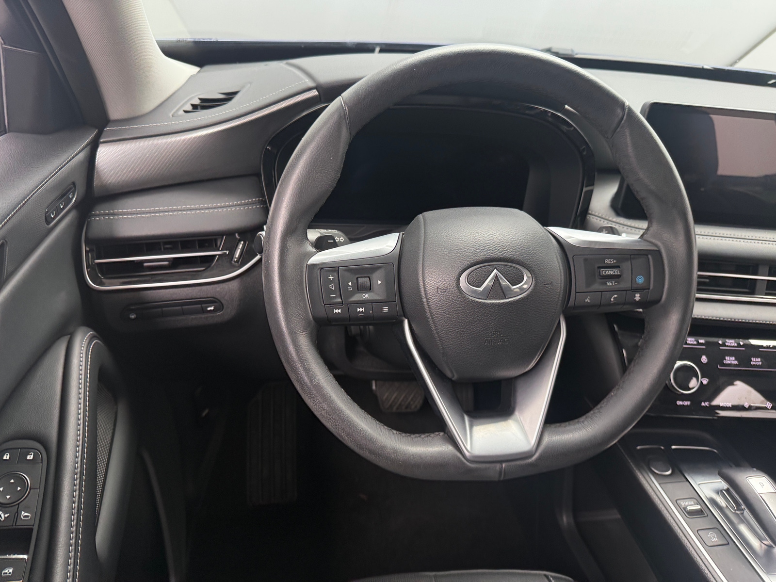 Thumbnail: 2023 INFINITI QX60 - 4