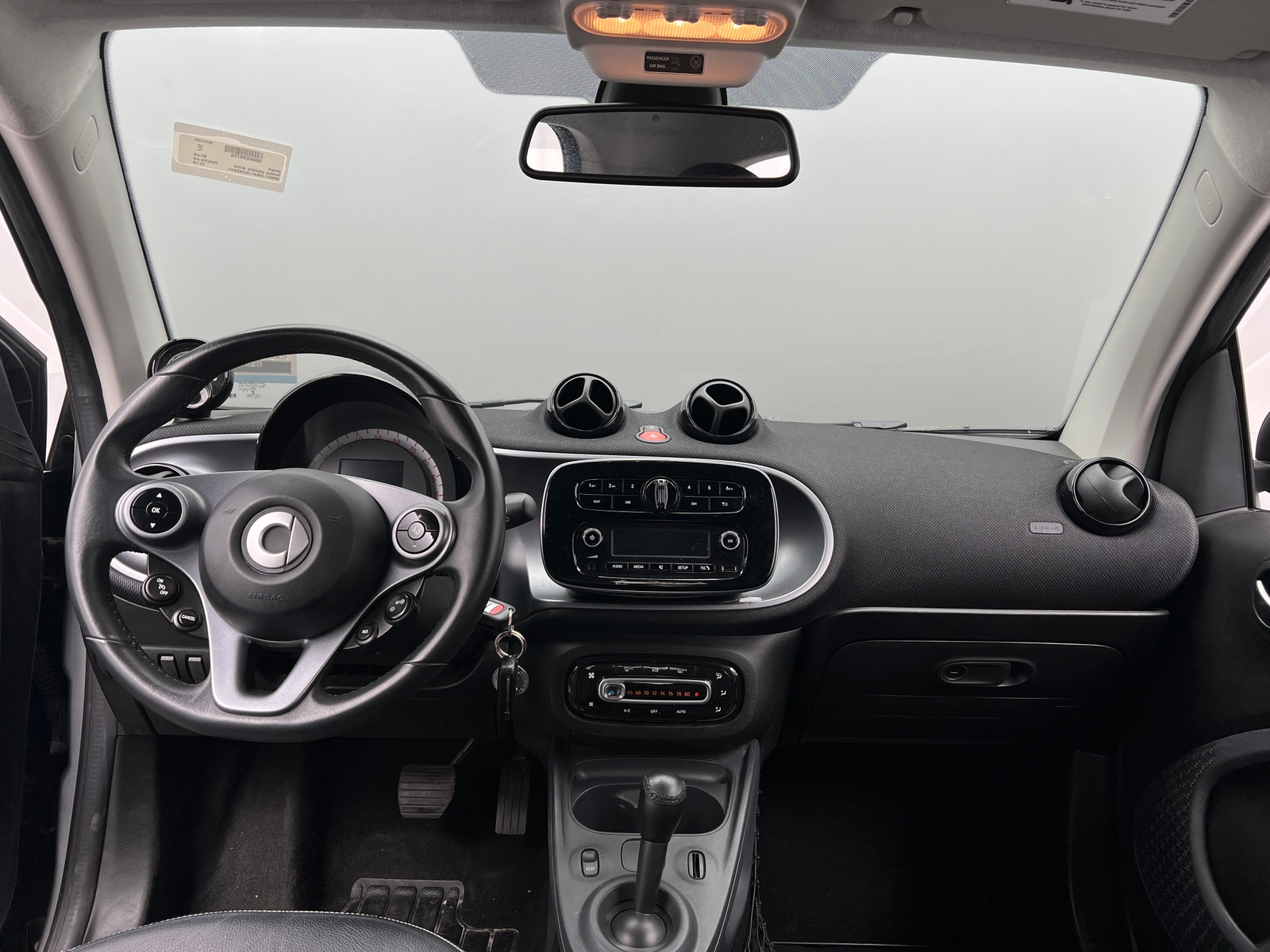 Thumbnail: 2018 smart fortwo - 2