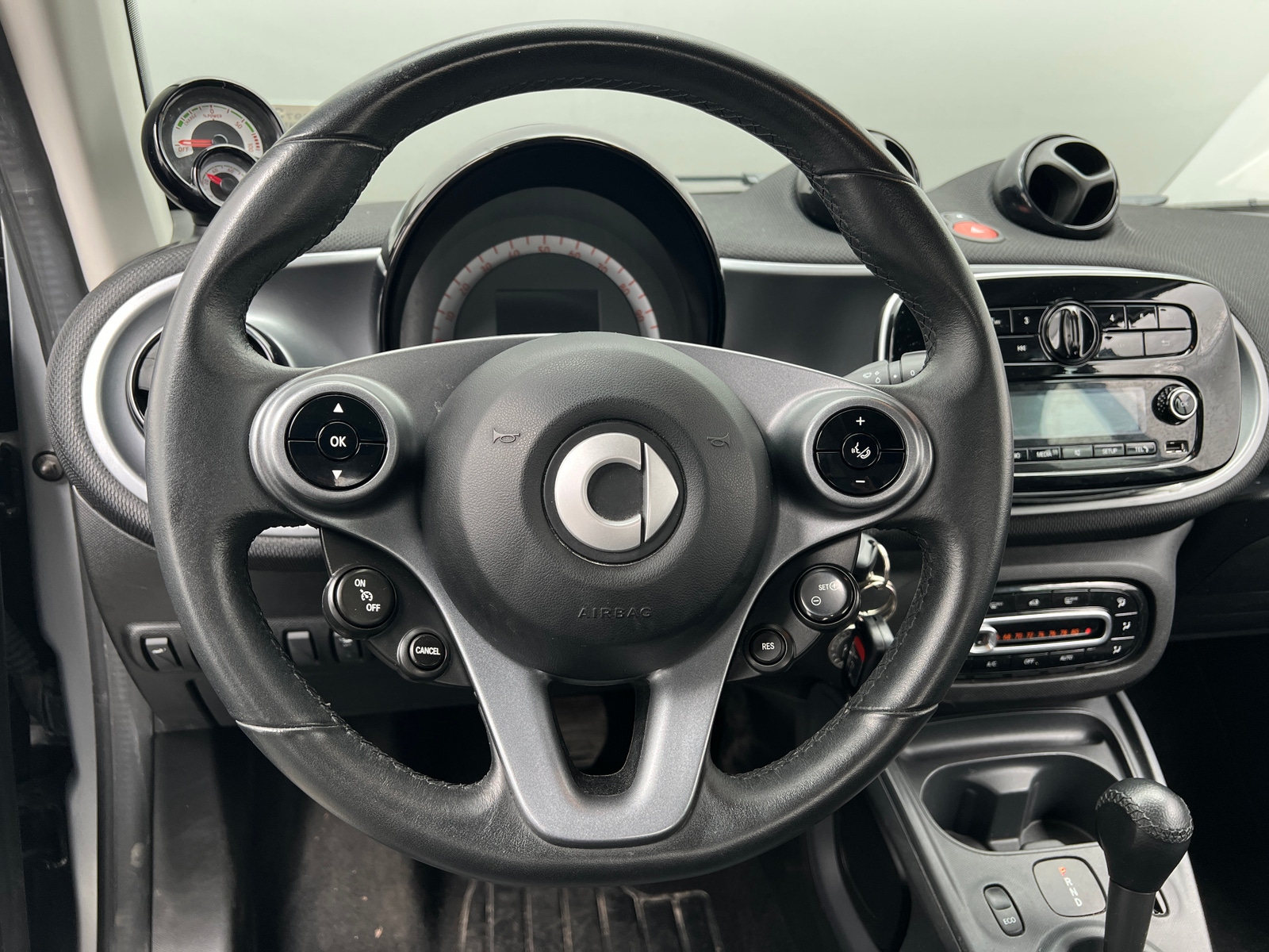 Thumbnail: 2018 smart fortwo - 4