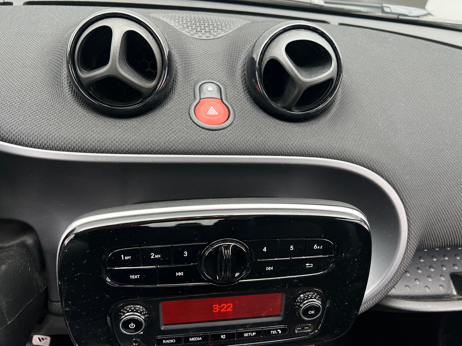 Thumbnail: 2018 smart fortwo - 3