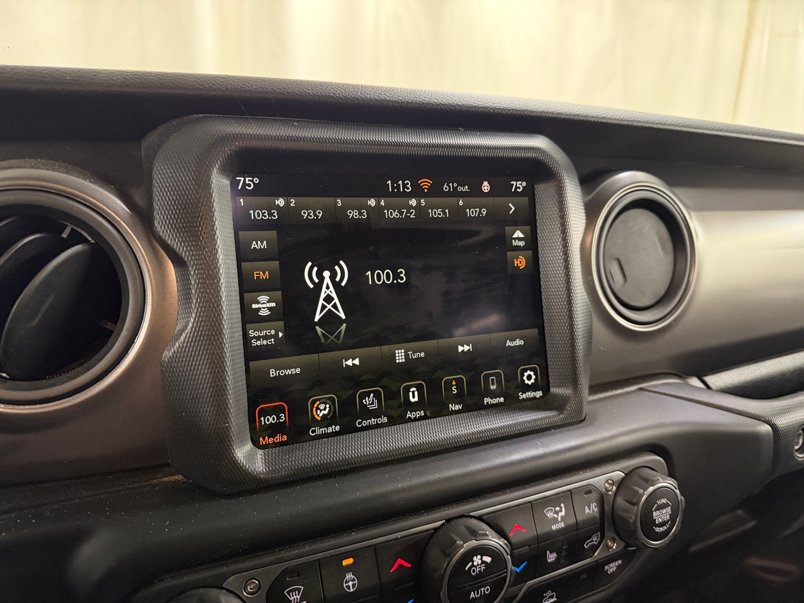 Thumbnail: 2023 Jeep Gladiator - 4
