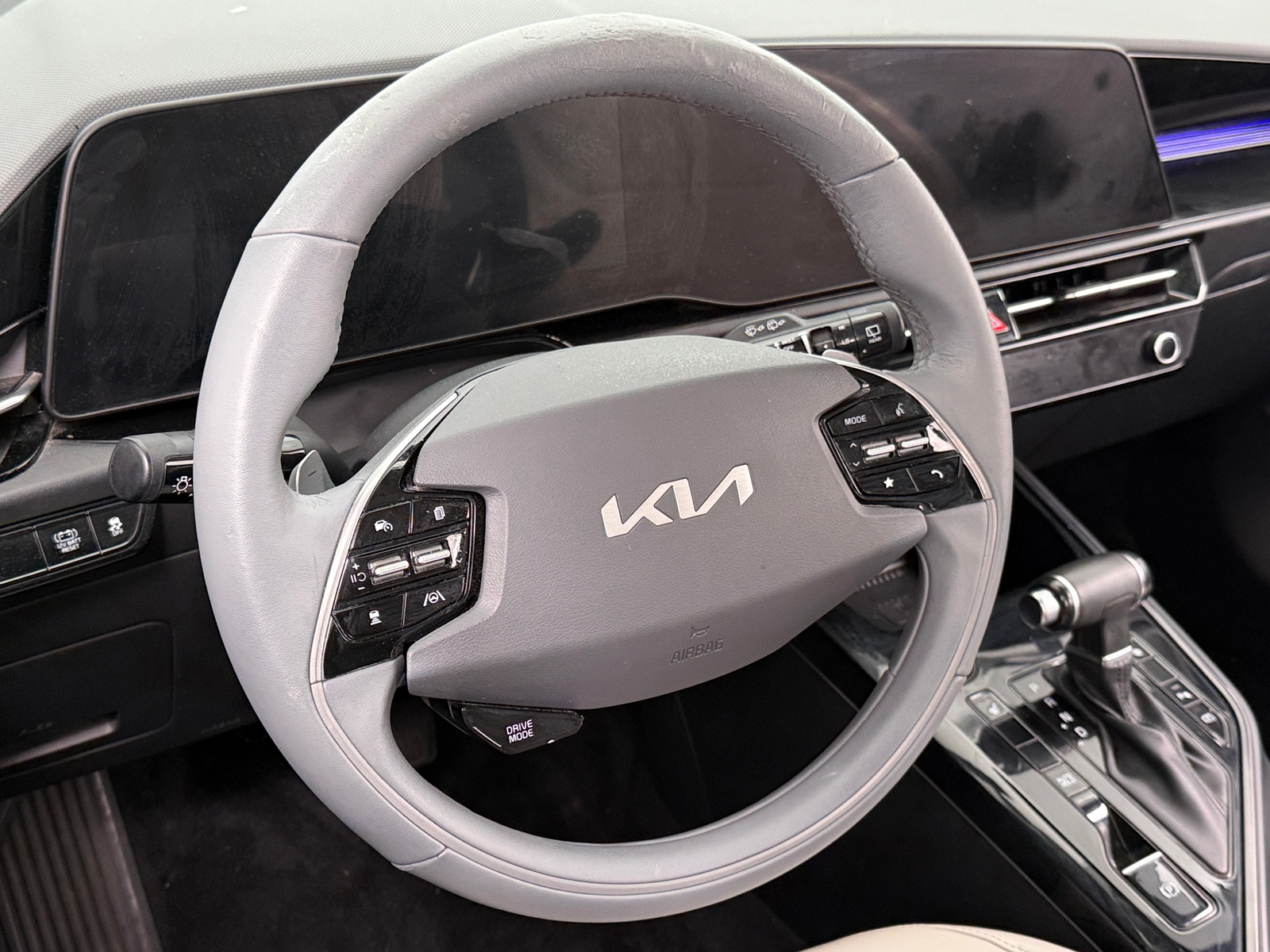 Thumbnail: 2023 Kia Niro - 4
