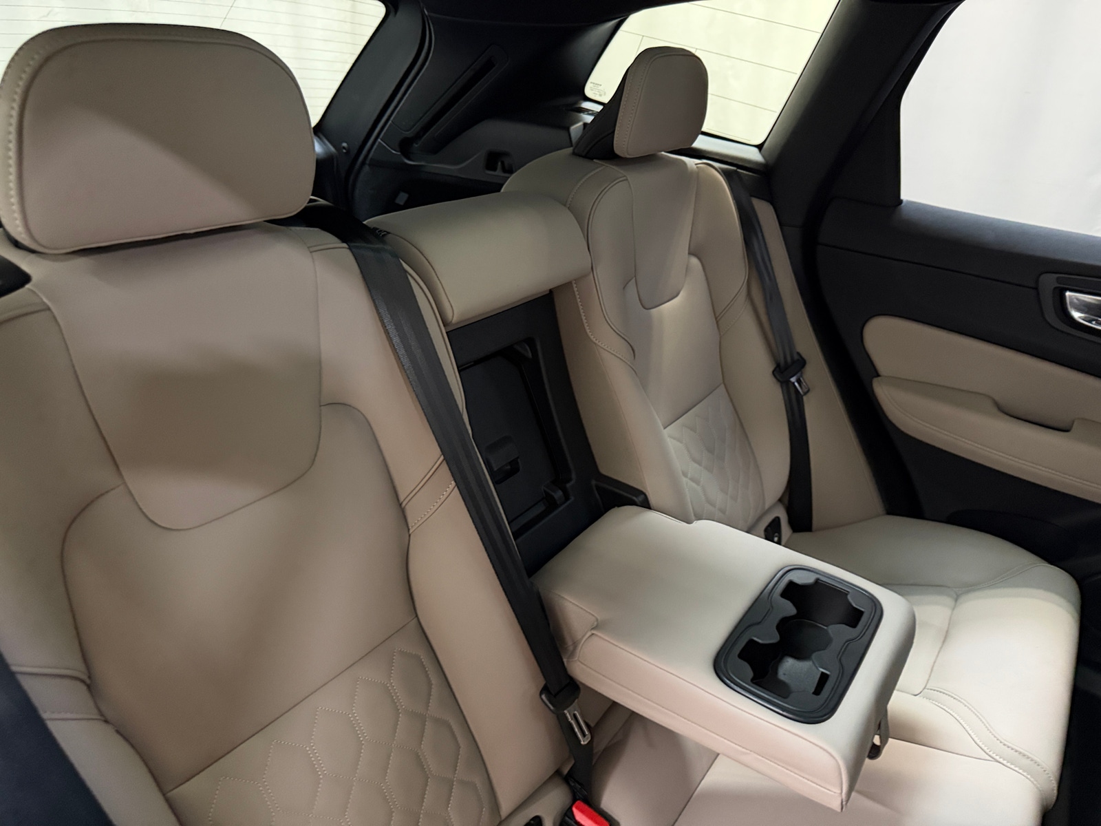 Thumbnail: 2026 Volvo XC60 - 6
