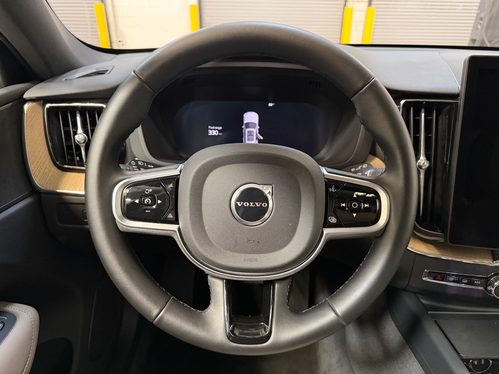 Thumbnail: 2026 Volvo XC60 - 5