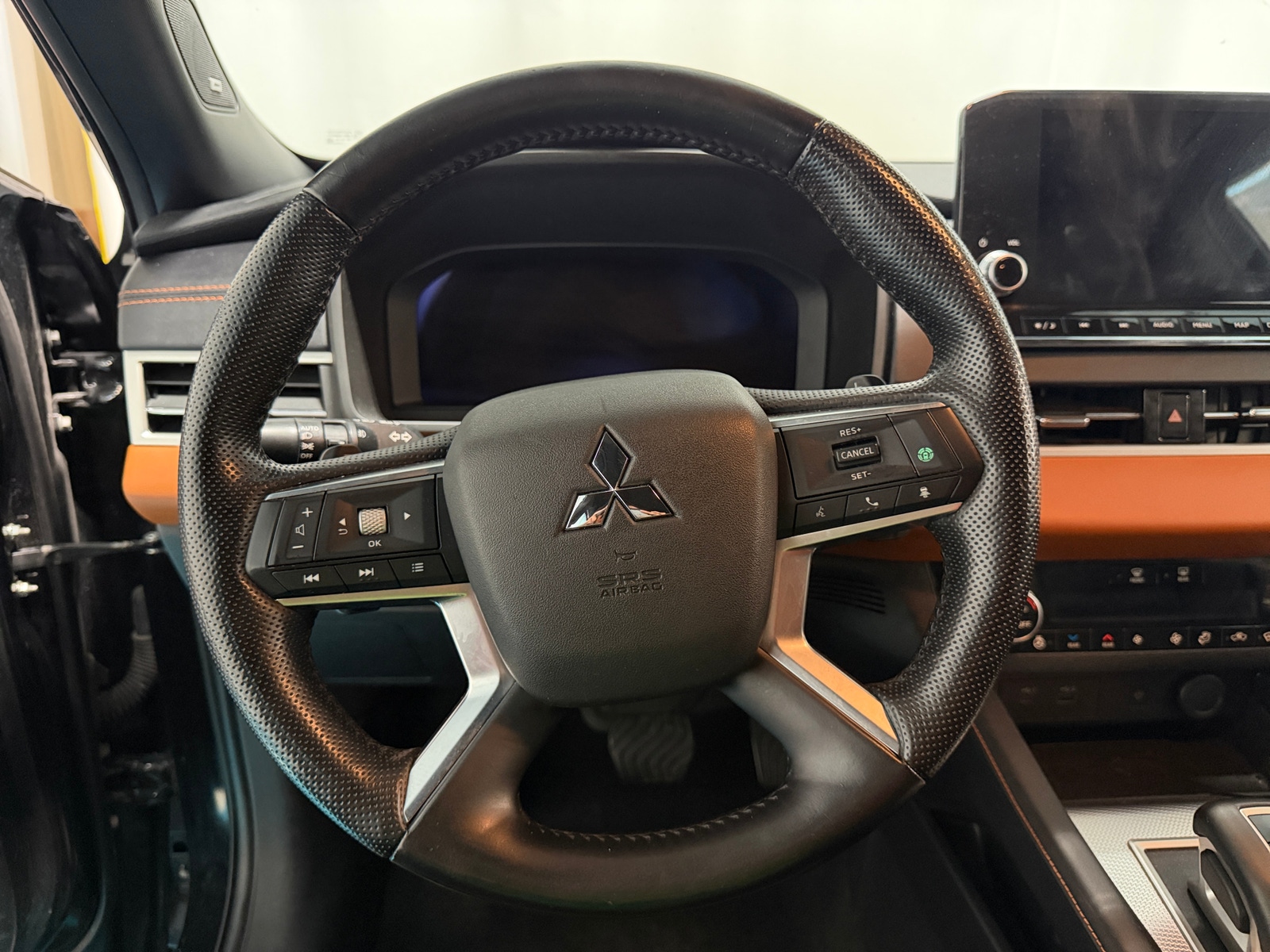 Thumbnail: 2022 Mitsubishi Outlander - 4