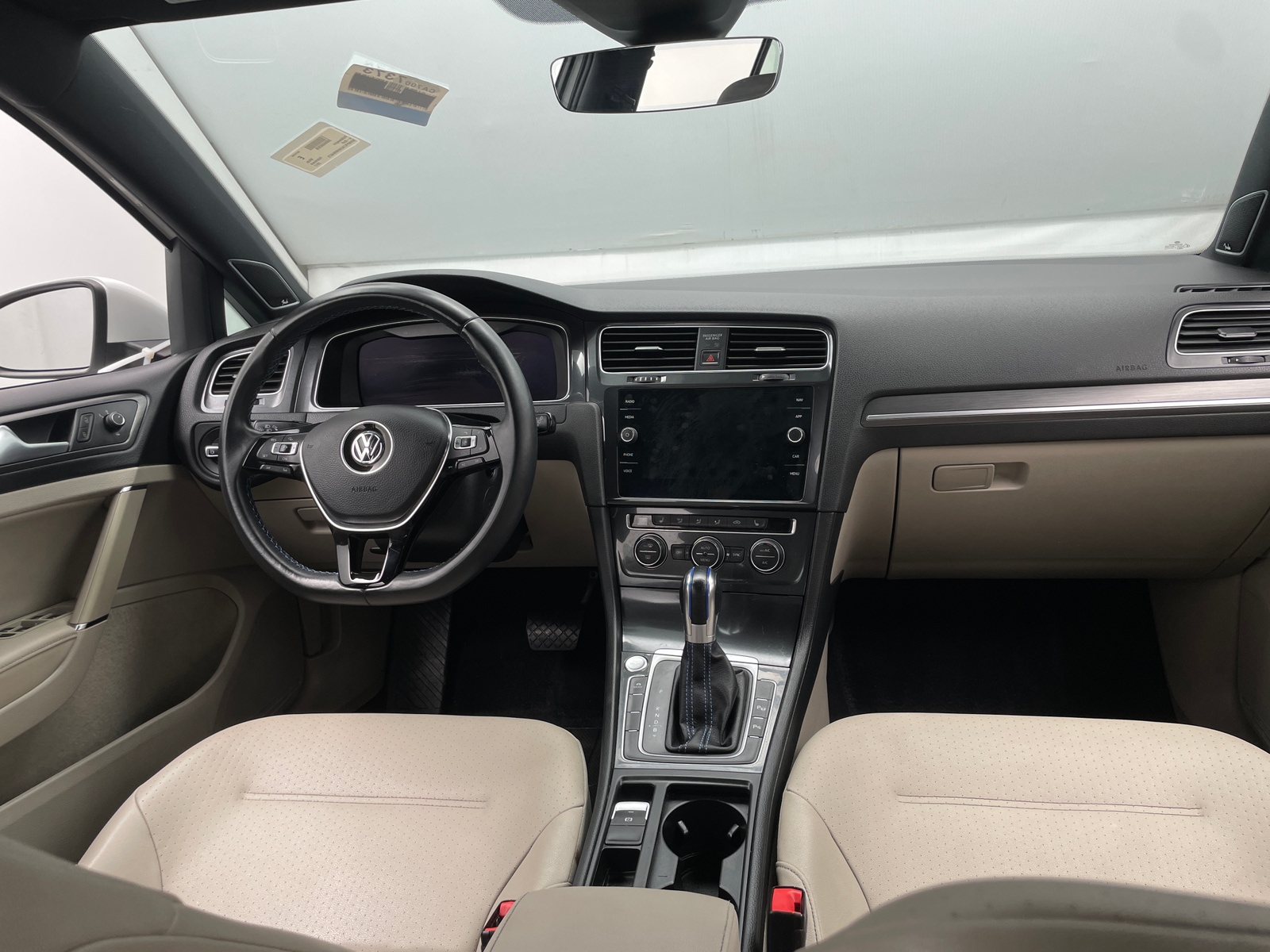 Thumbnail: 2017 Volkswagen e-Golf - 2
