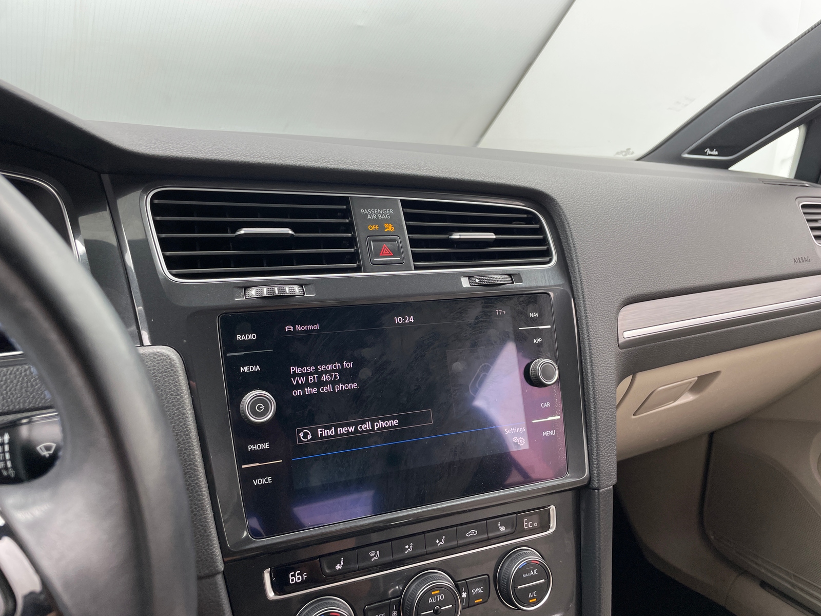 Thumbnail: 2017 Volkswagen e-Golf - 3