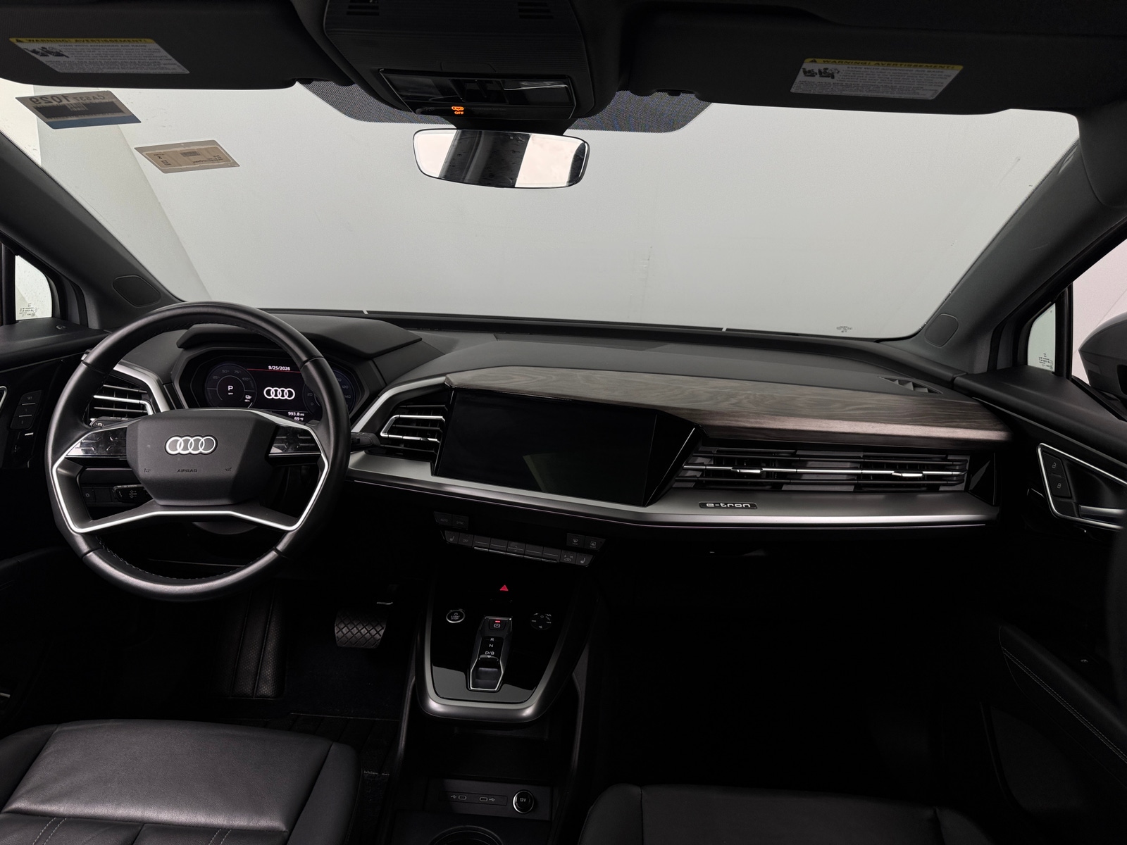 Thumbnail: 2022 Audi Q4 e-tron - 2