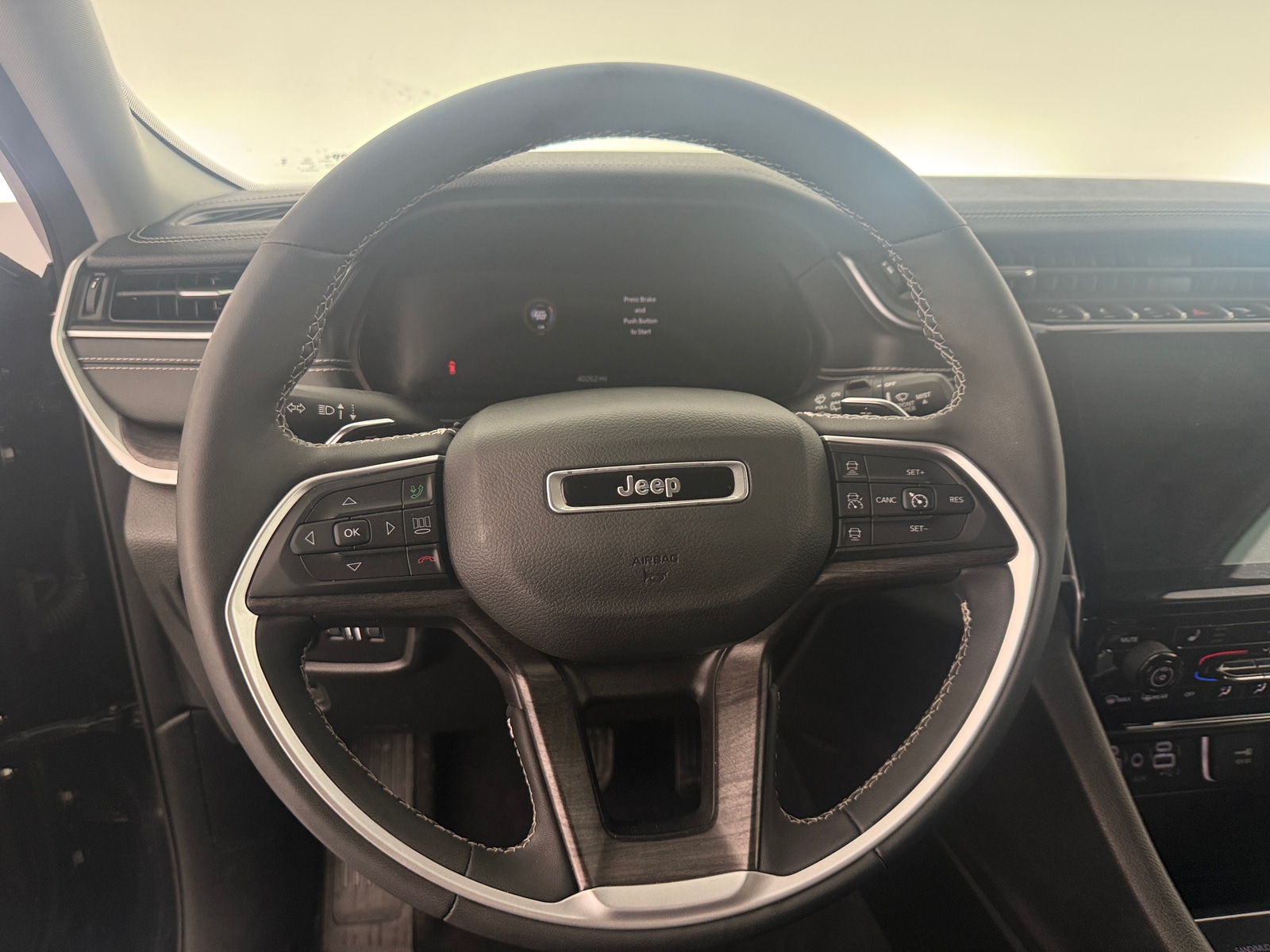 Thumbnail: 2024 Jeep Grand Cherokee L - 4