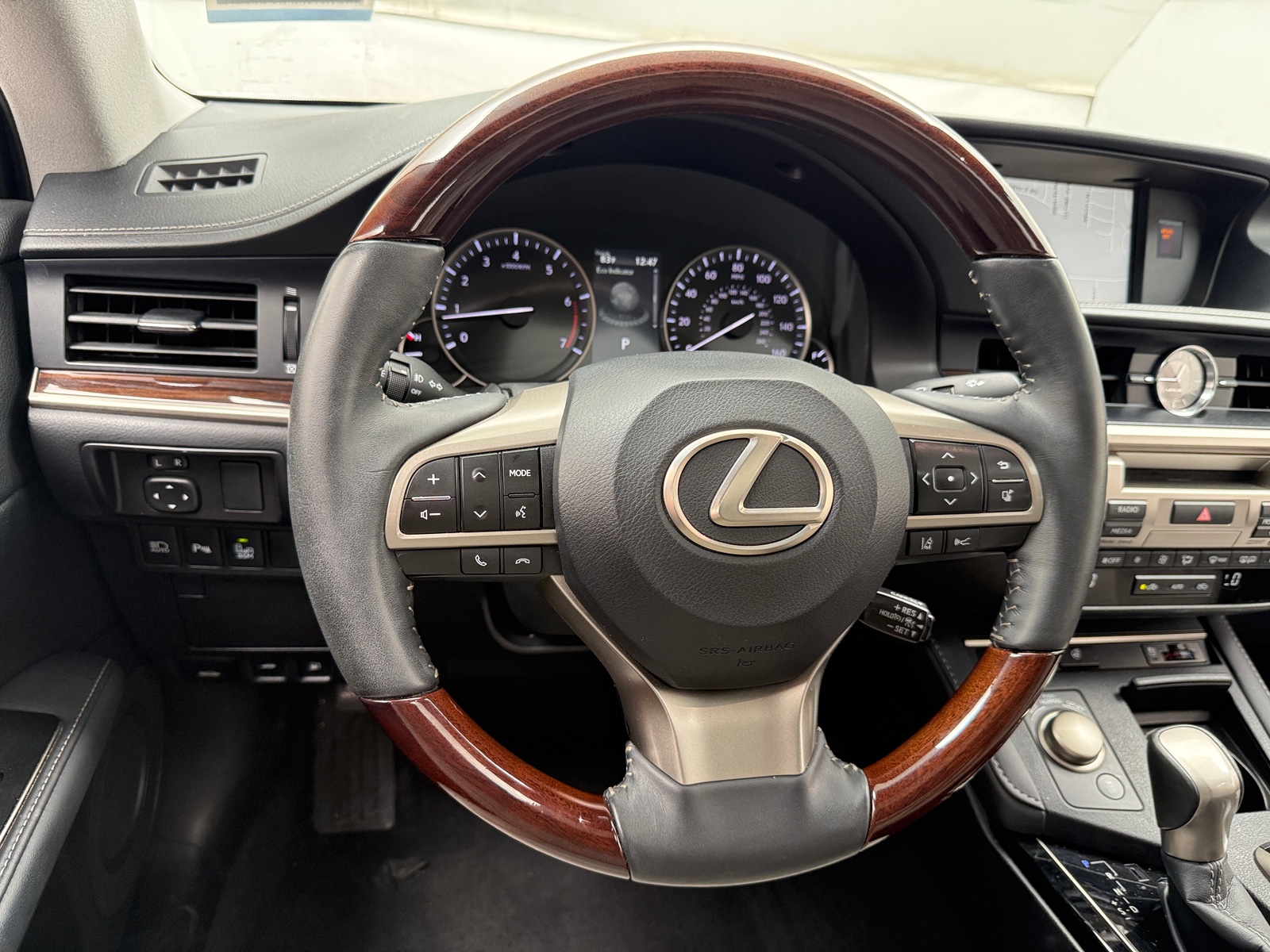 Thumbnail: 2017 Lexus ES - 4