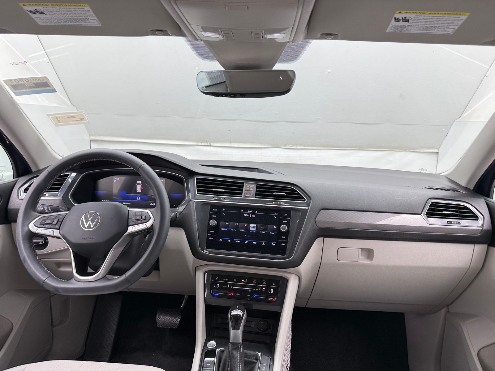 Thumbnail: 2023 Volkswagen Tiguan - 3