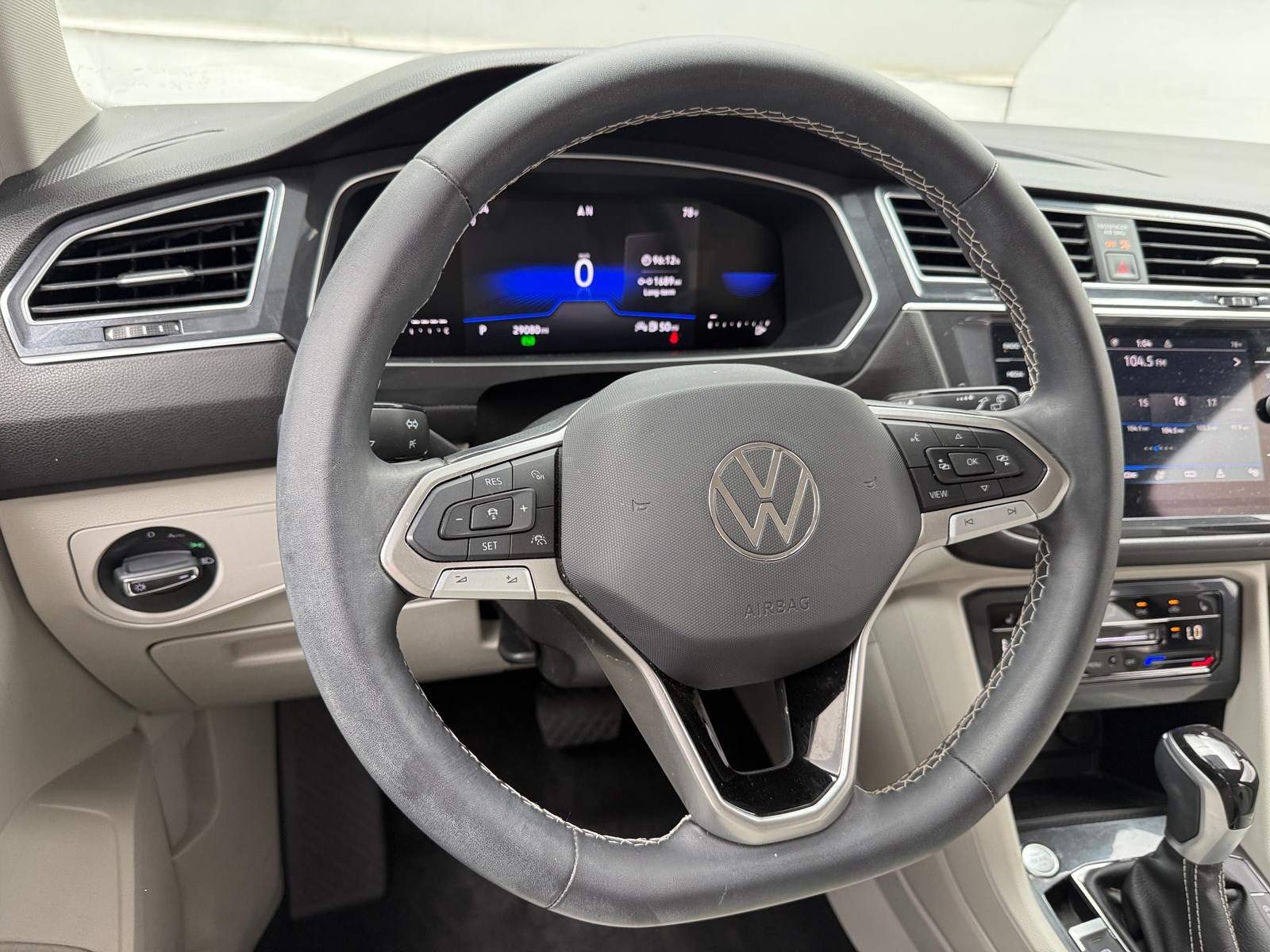 Thumbnail: 2023 Volkswagen Tiguan - 5