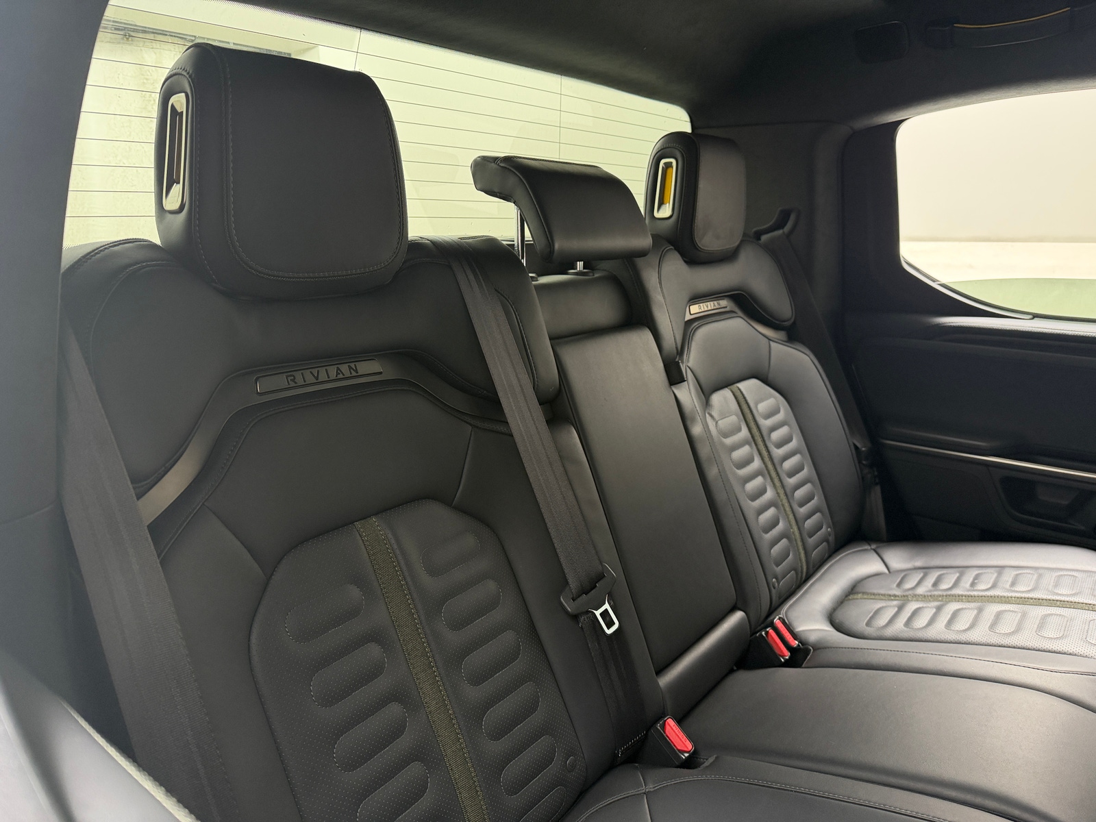 Thumbnail: 2022 Rivian R1T - 5