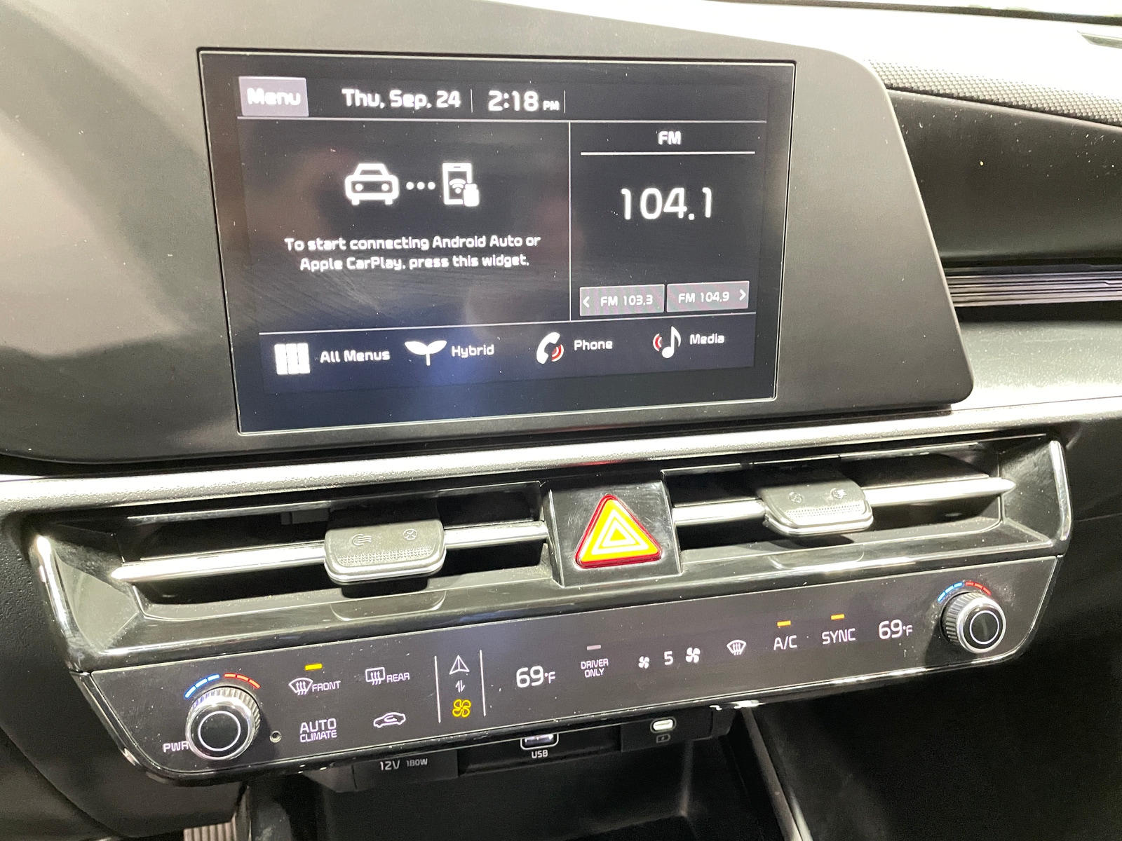 Thumbnail: 2025 Kia Niro - 4