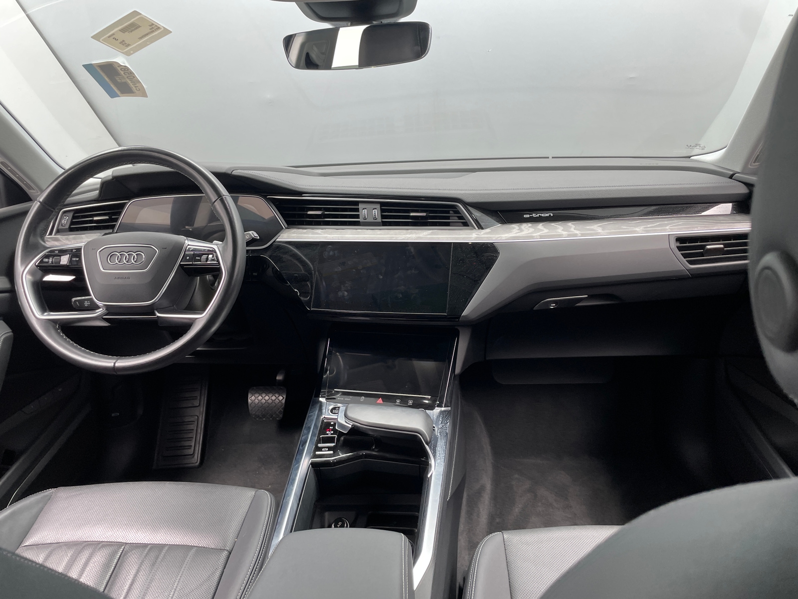 Thumbnail: 2022 Audi e-tron - 3